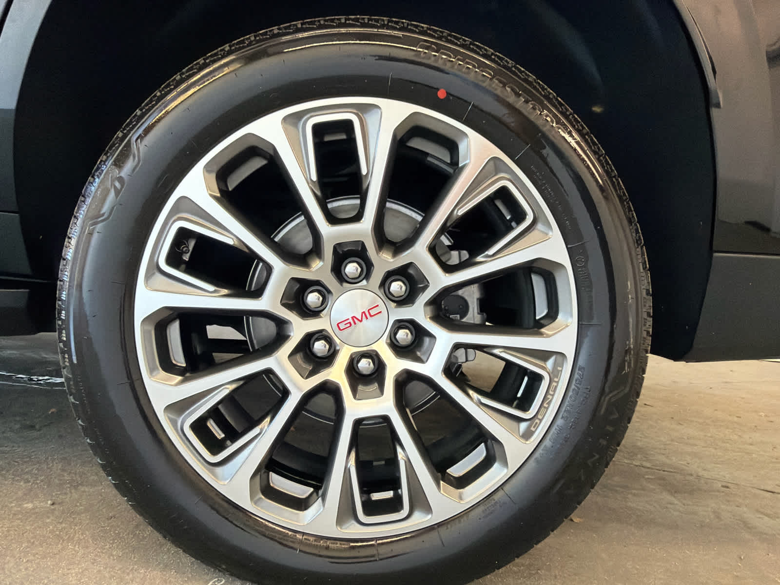 2026 GMC Yukon Denali - Photo 11