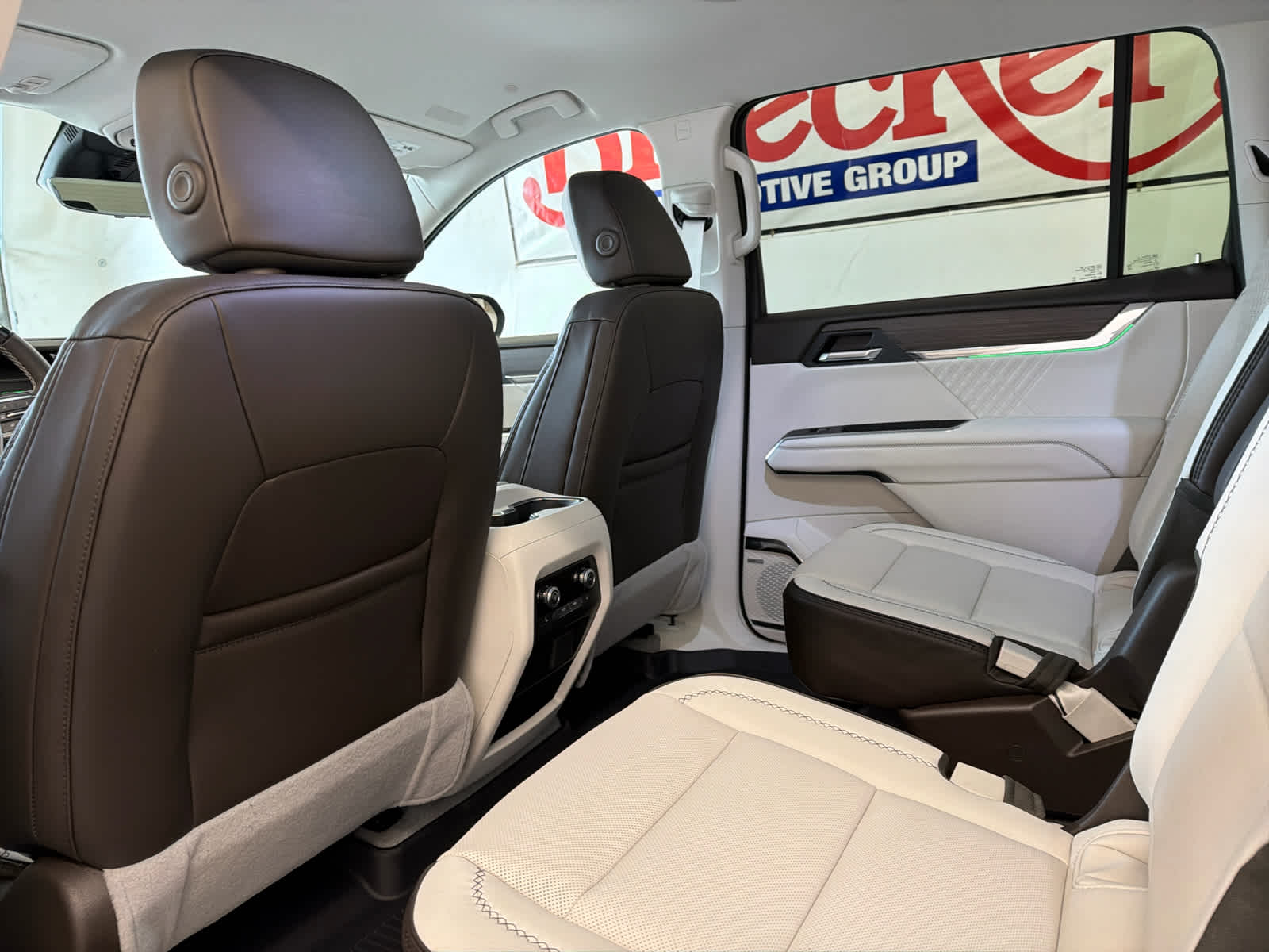 2026 GMC Acadia Denali - Photo 24