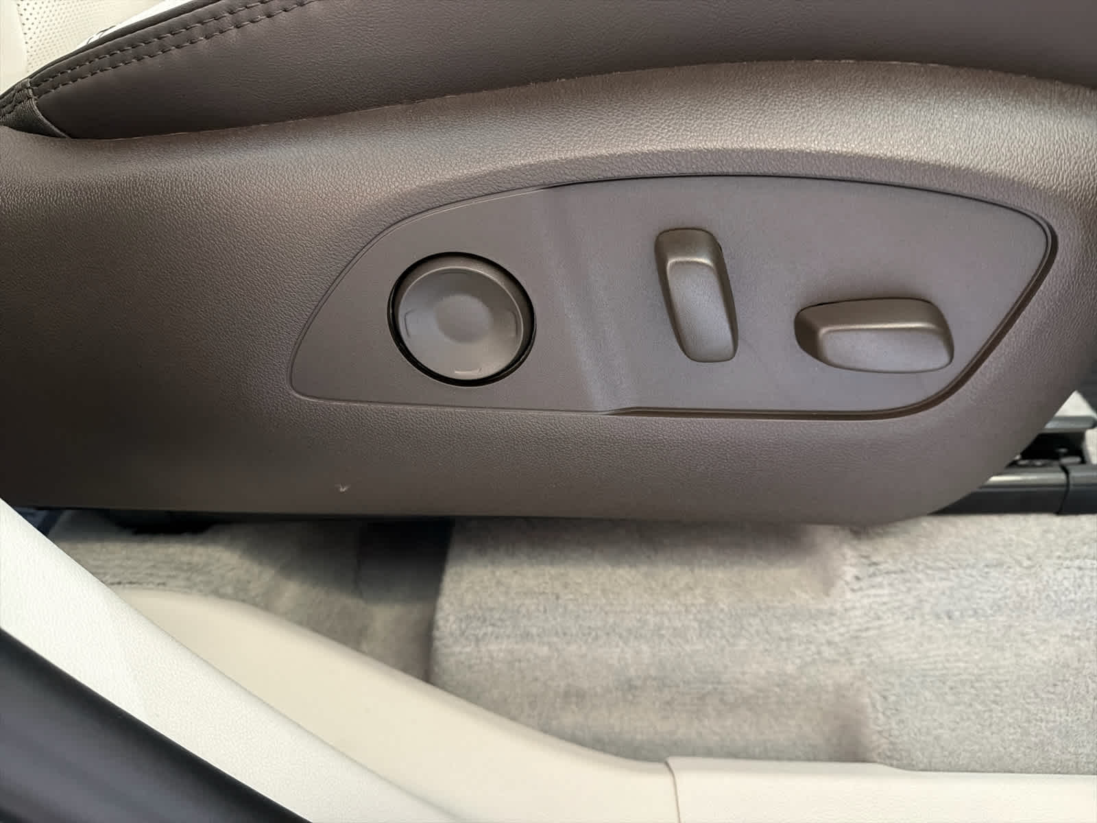 2026 GMC Acadia Denali - Photo 31