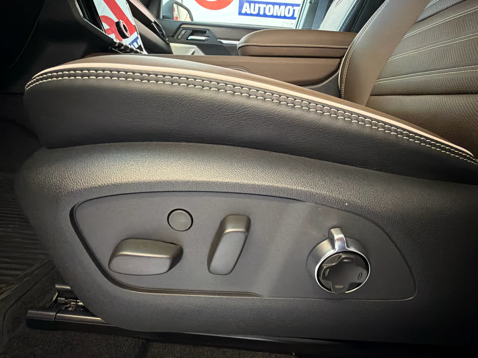 2027 GMC Acadia Denali Ultimate - Photo 17