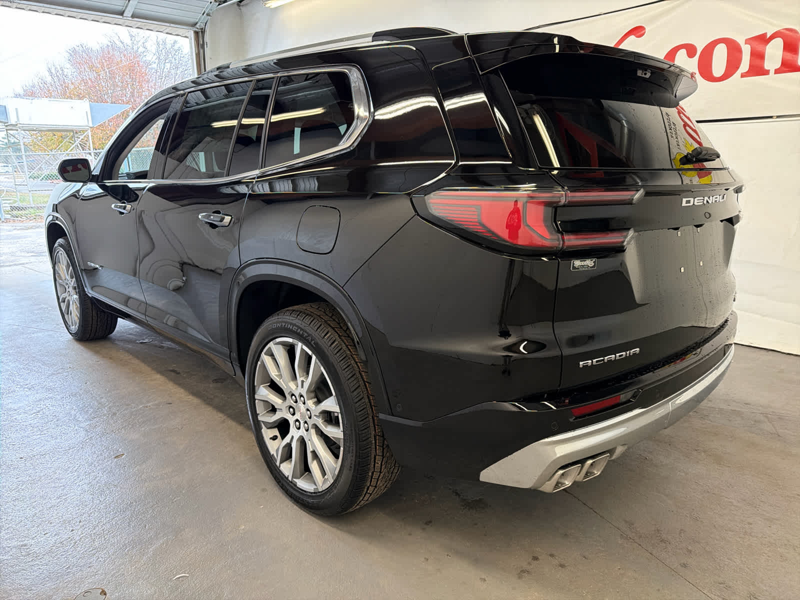 2026 GMC Acadia Denali - Photo 10
