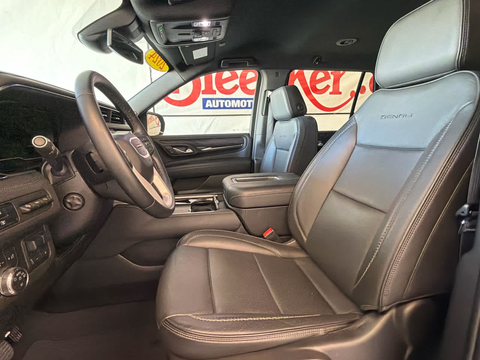 2024 GMC Yukon Denali - Photo 17