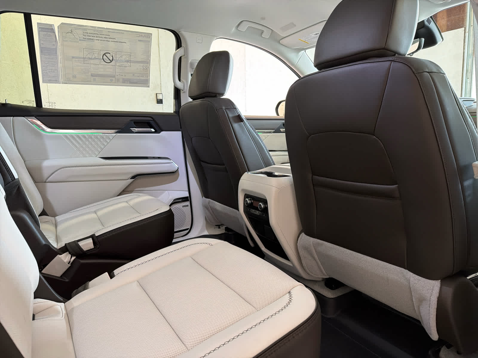 2026 GMC Acadia Denali - Photo 35