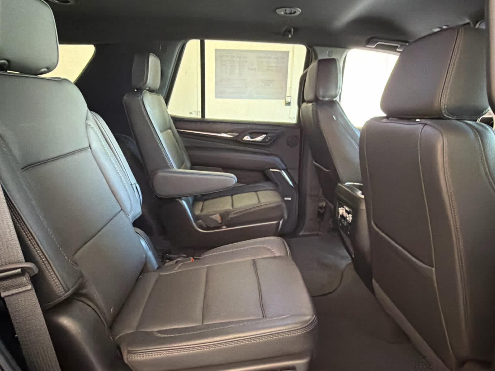 2024 GMC Yukon Denali - Photo 35