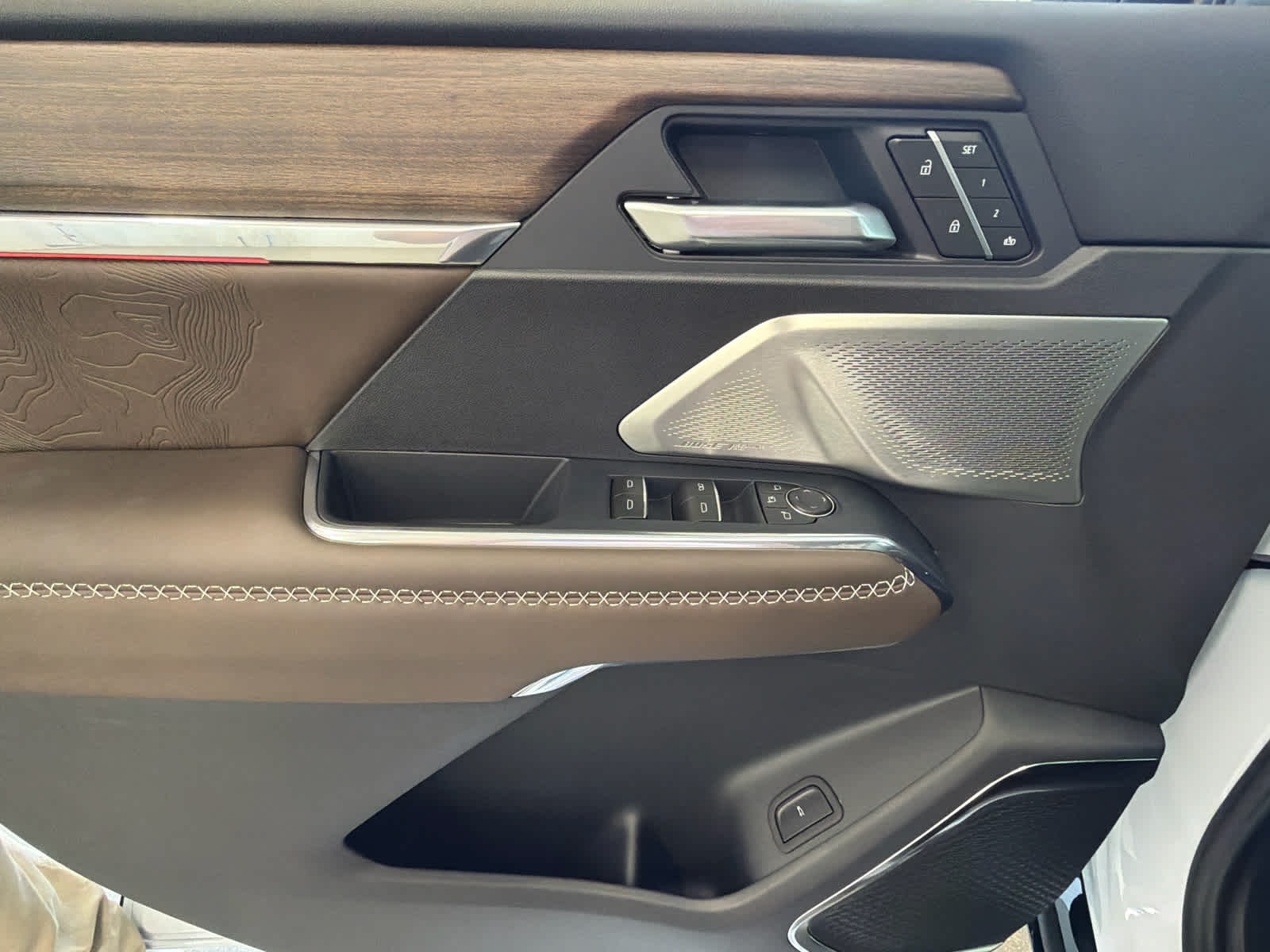 2027 GMC Acadia Denali Ultimate - Photo 18