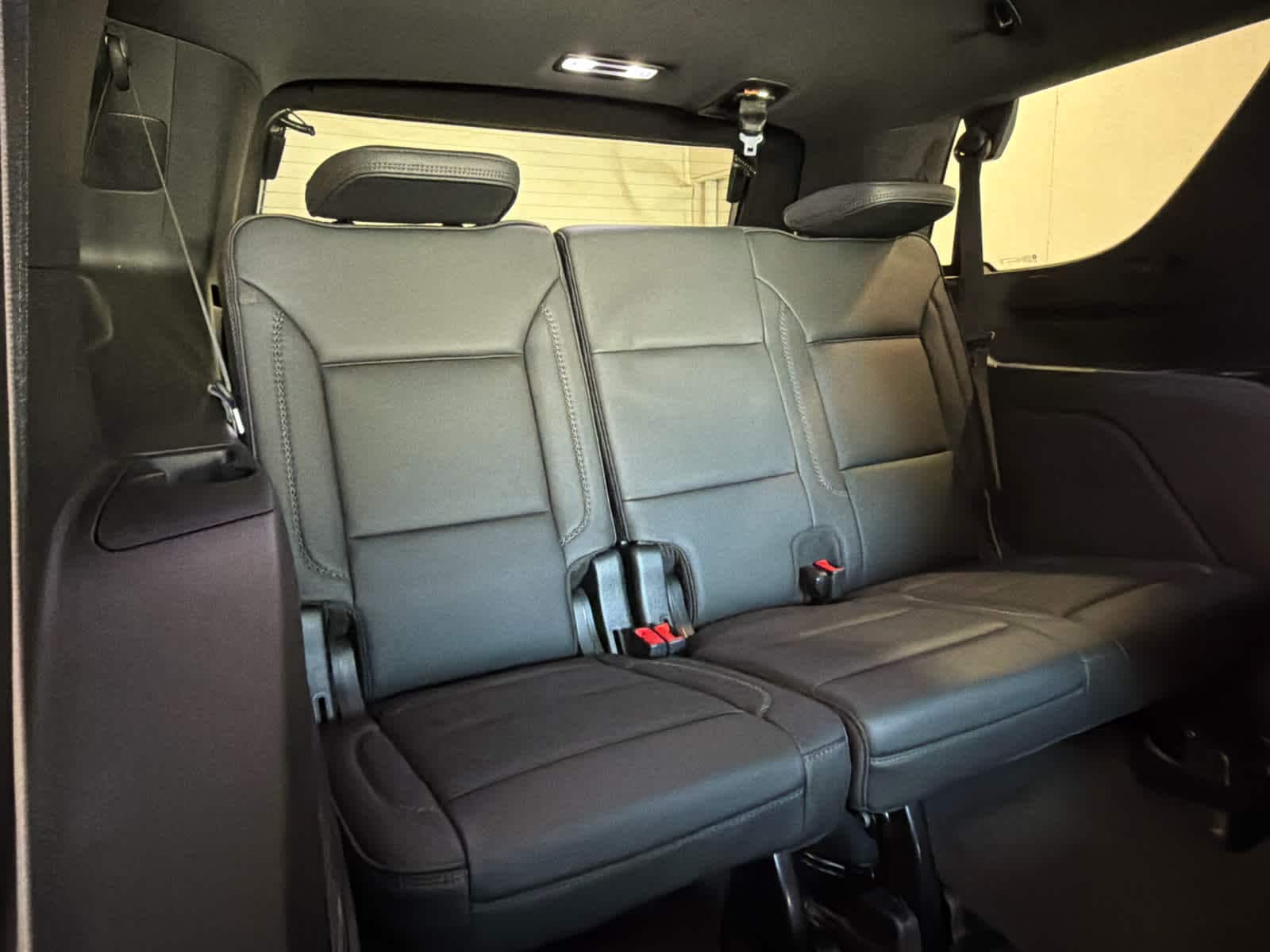2024 GMC Yukon Denali - Photo 38