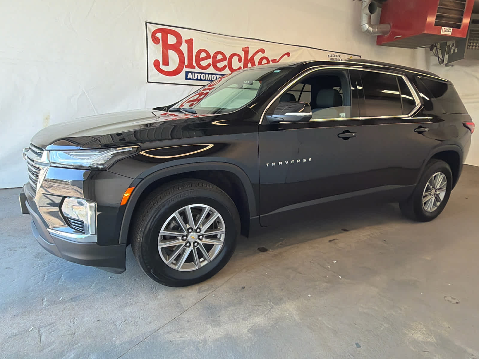 Used 2023 Chevrolet Traverse LT Cloth SUV