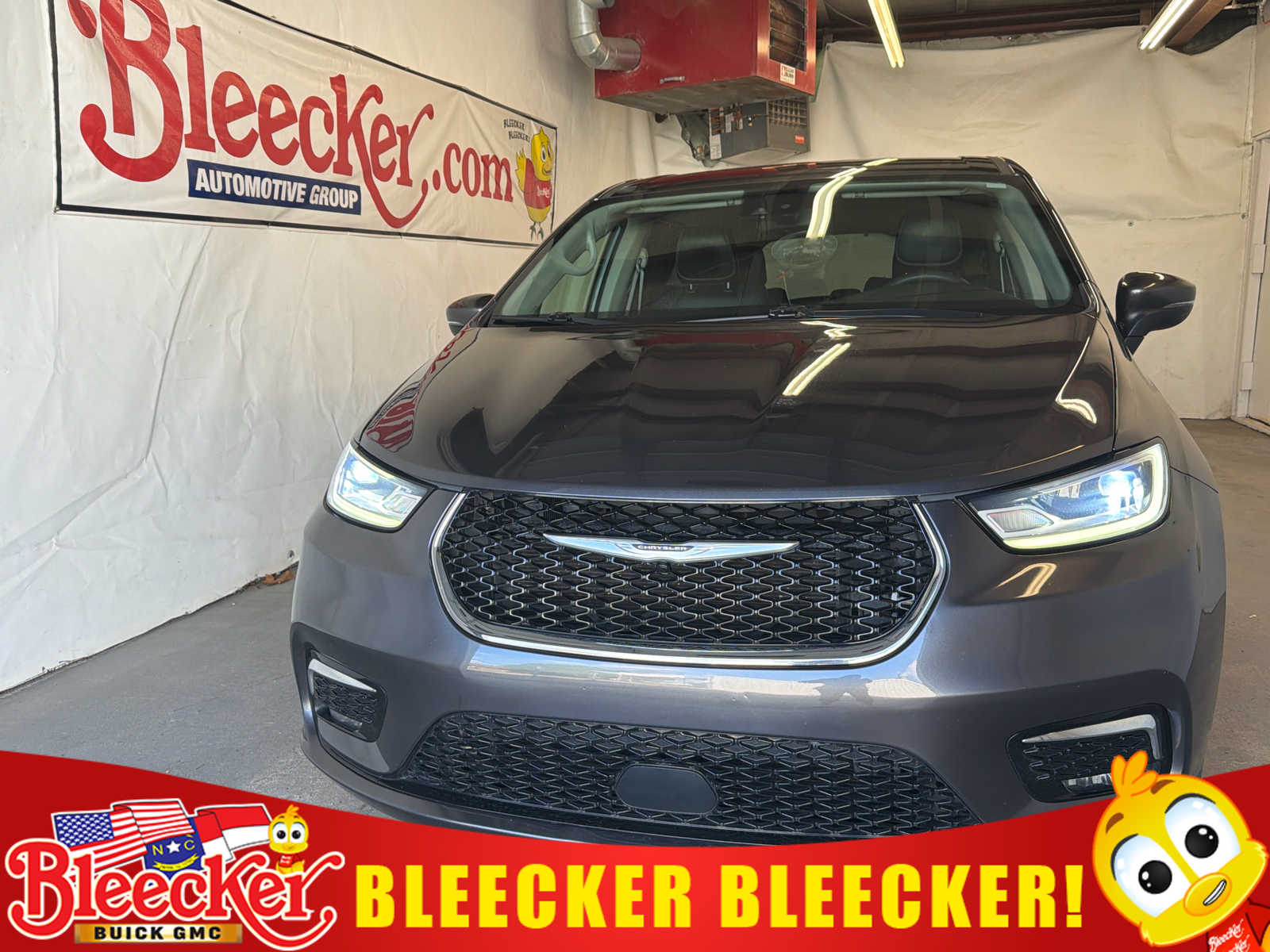 2023 Chrysler Pacifica Touring L's photo
