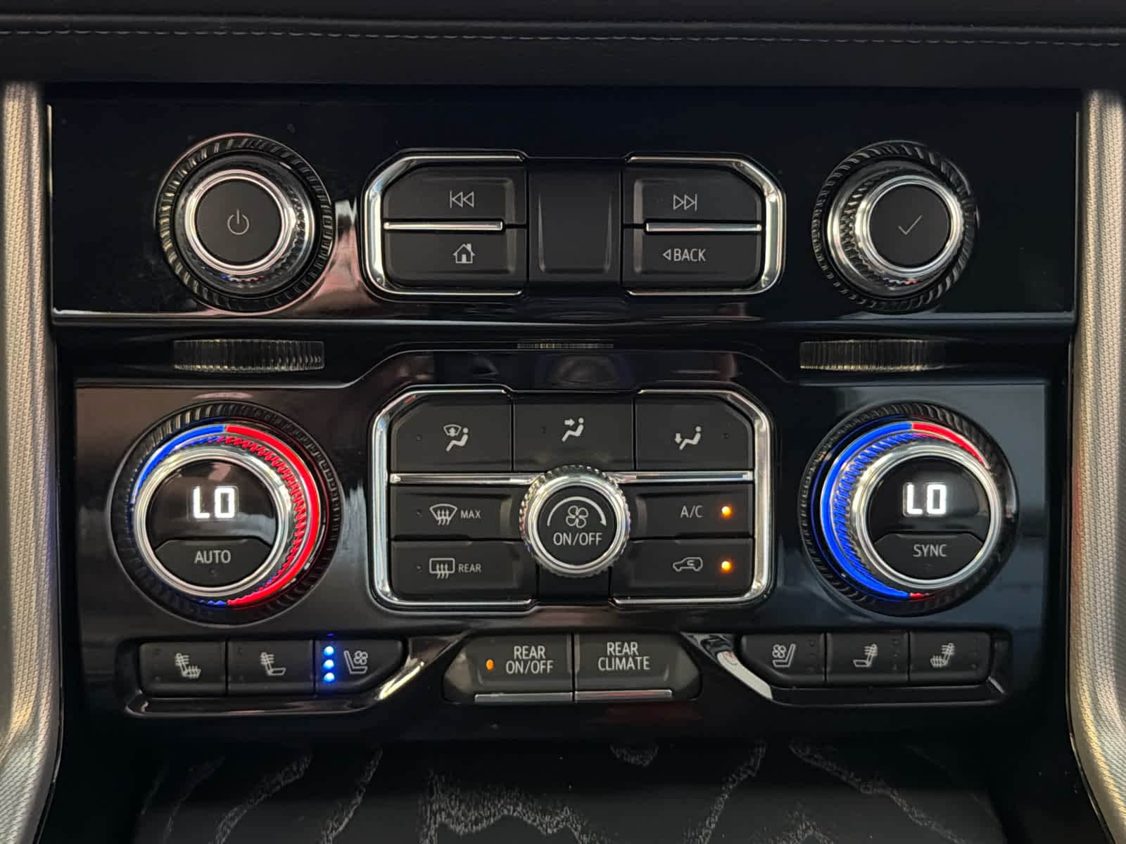 2024 GMC Yukon Denali - Photo 45