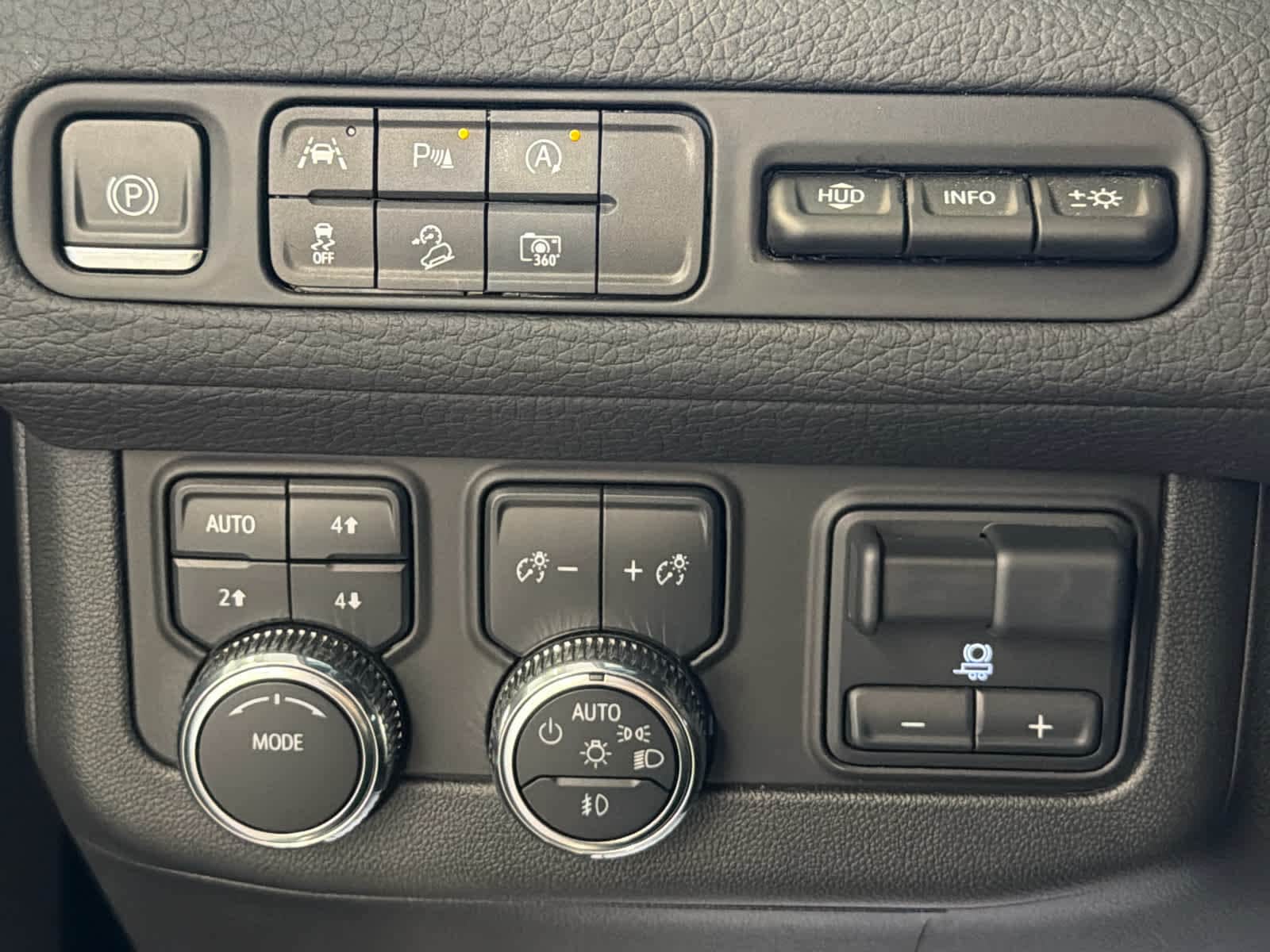 2024 GMC Yukon Denali - Photo 44