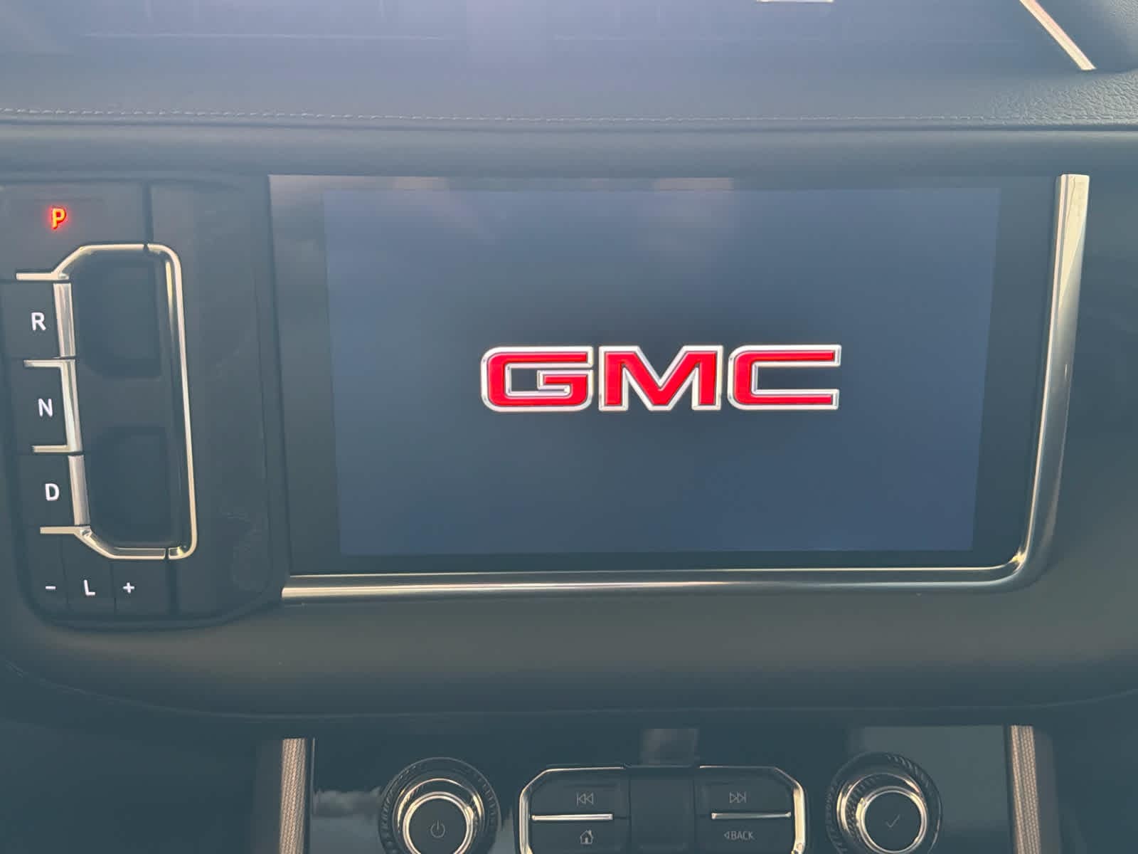 2024 GMC Yukon Denali - Photo 51