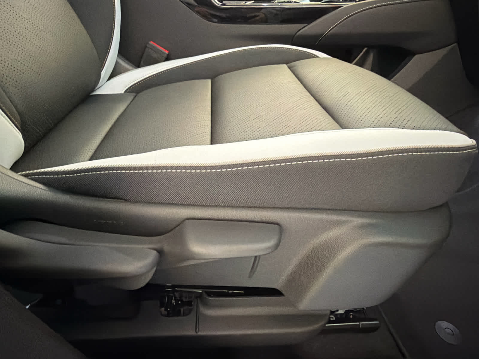 2026 Buick Envision Sport Touring - Photo 28