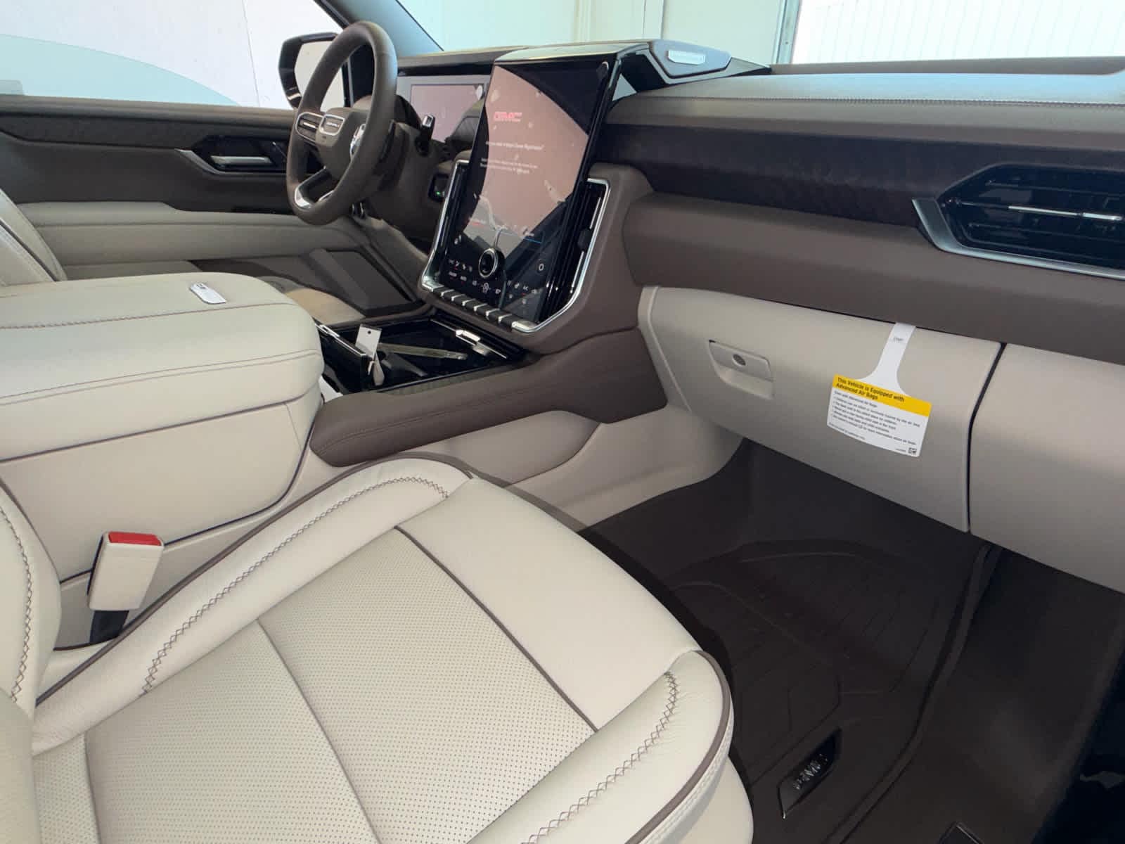 2026 GMC Yukon Denali - Photo 28