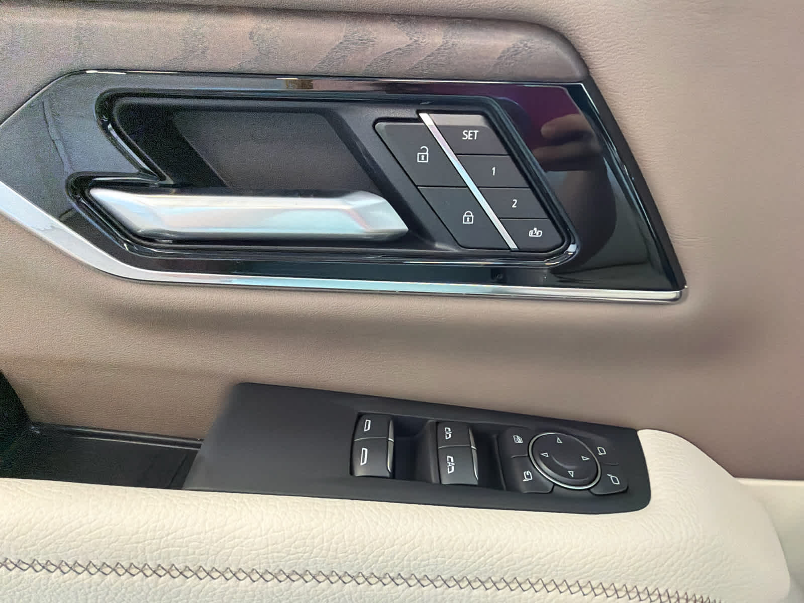 2026 GMC Yukon Denali - Photo 19