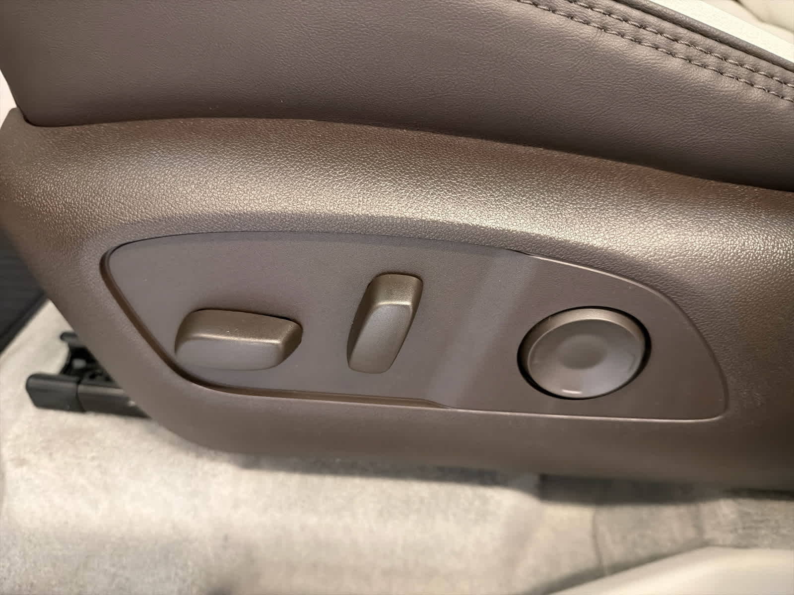 2026 GMC Acadia Denali - Photo 18