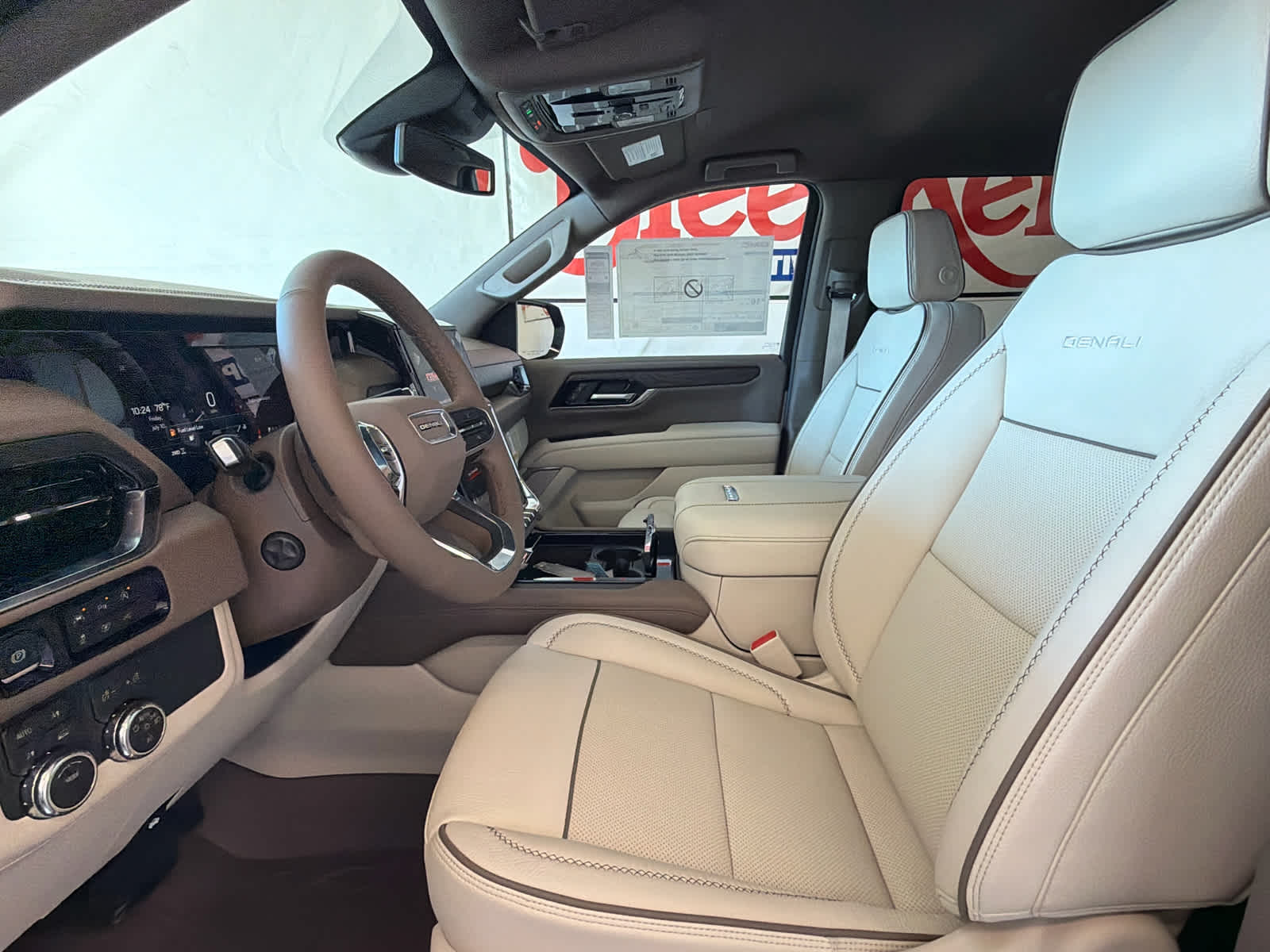 2026 GMC Yukon Denali - Photo 14
