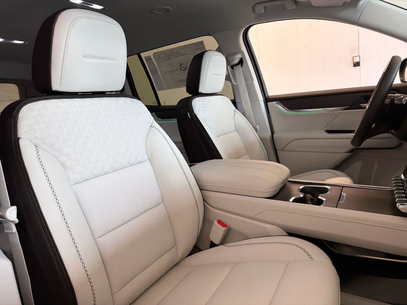 2026 GMC Acadia Denali - Photo 30