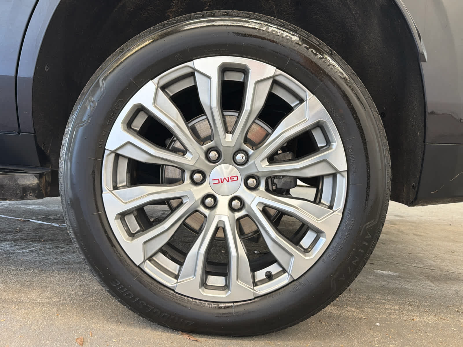 2024 GMC Yukon Denali - Photo 12