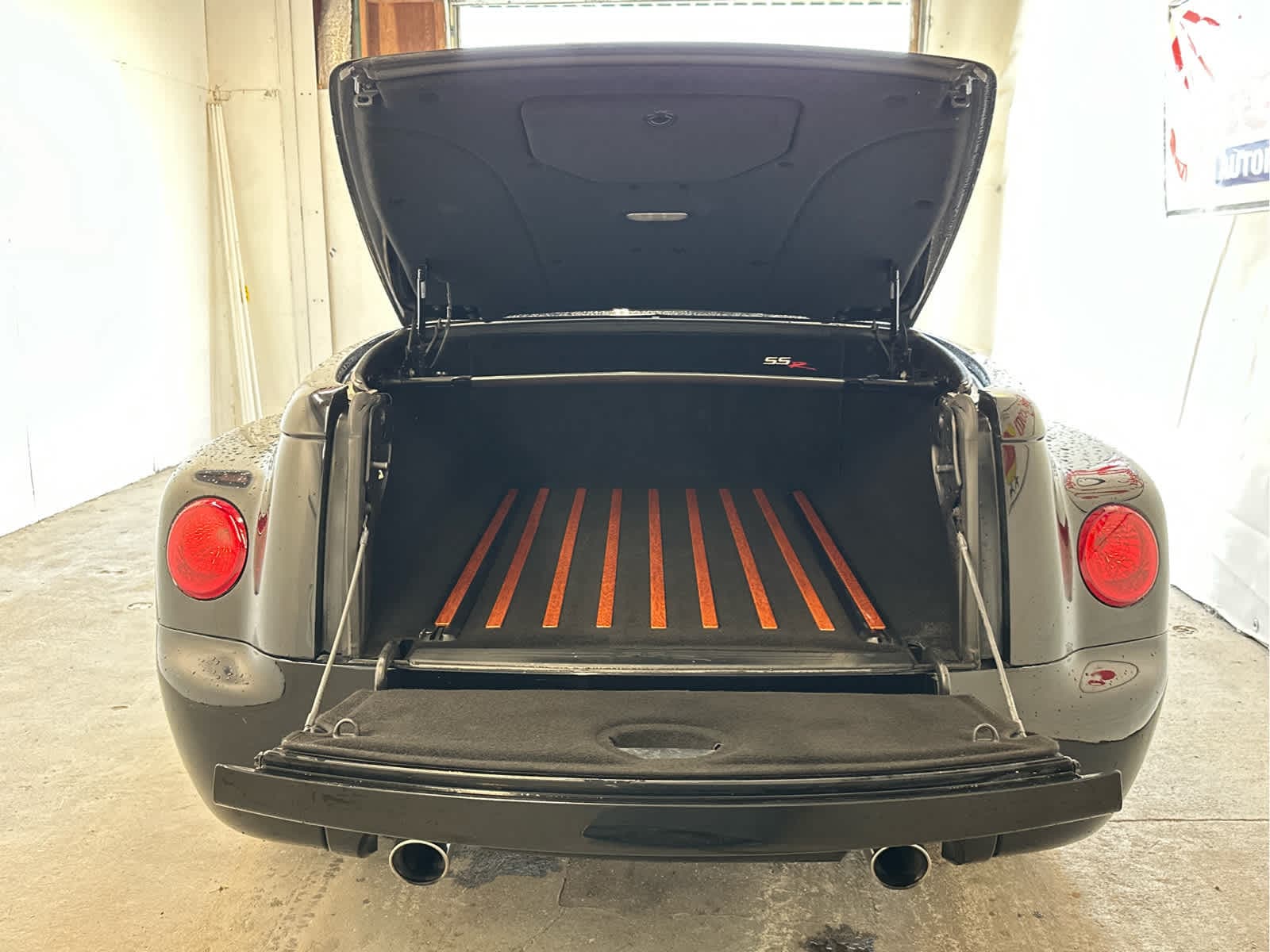 2004 Chevrolet SSR LS - Photo 11