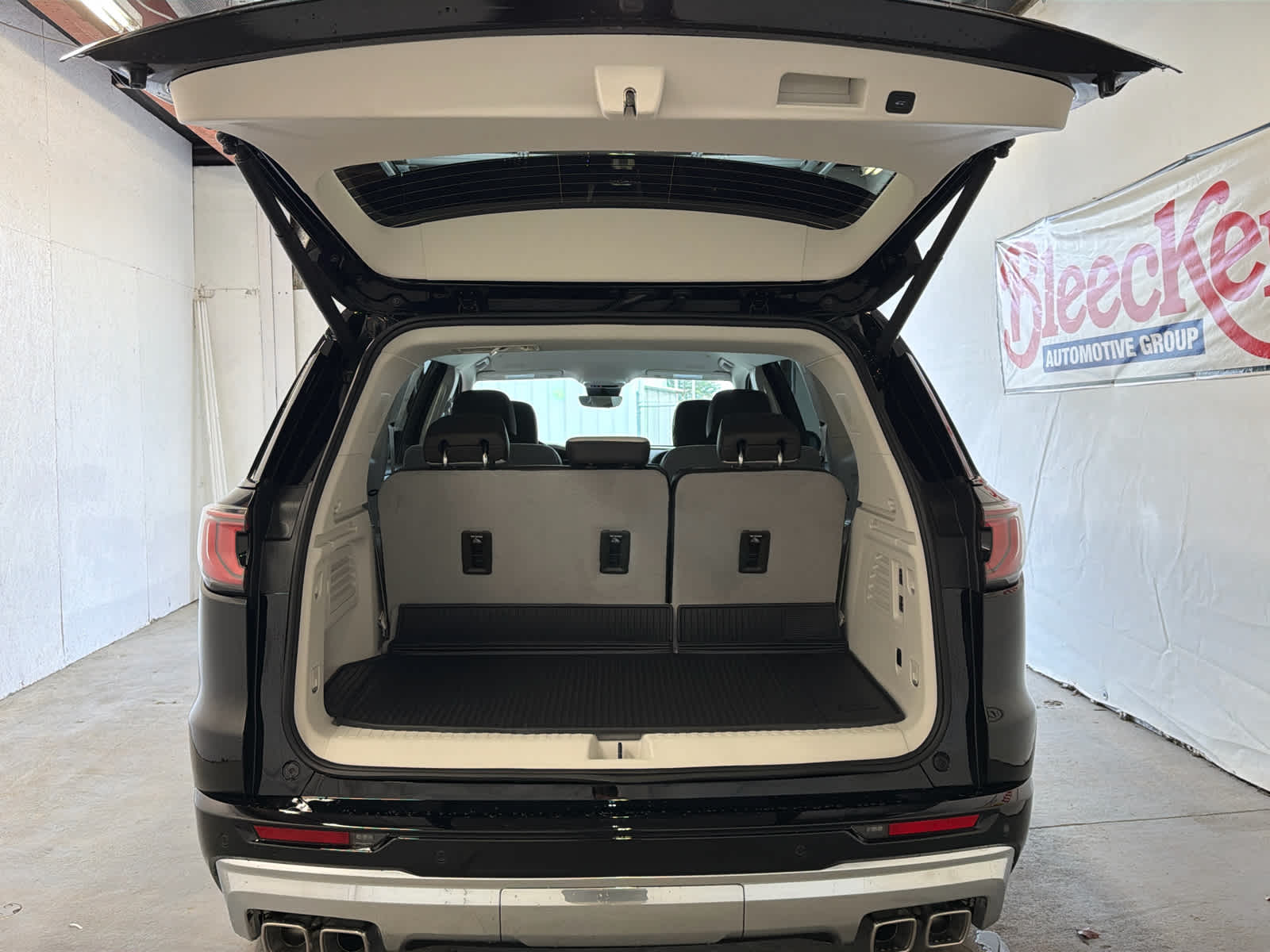 2026 GMC Acadia Denali - Photo 7