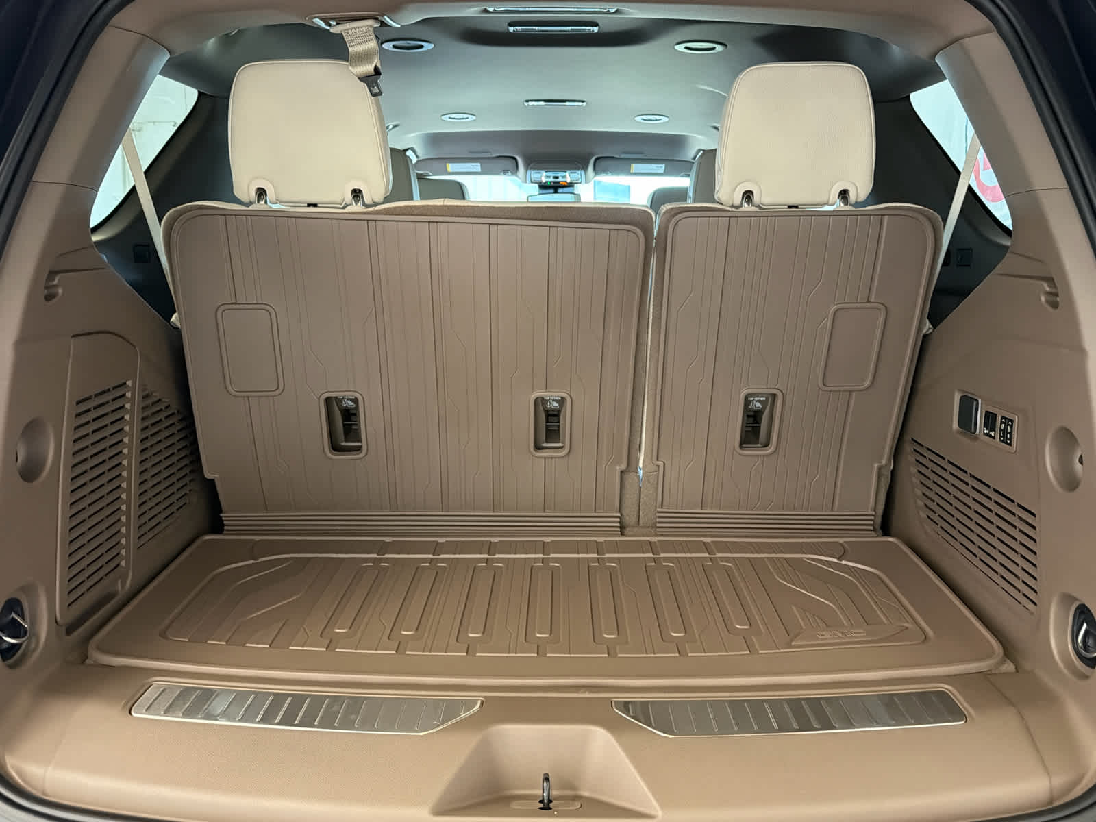 2026 GMC Yukon Denali - Photo 7