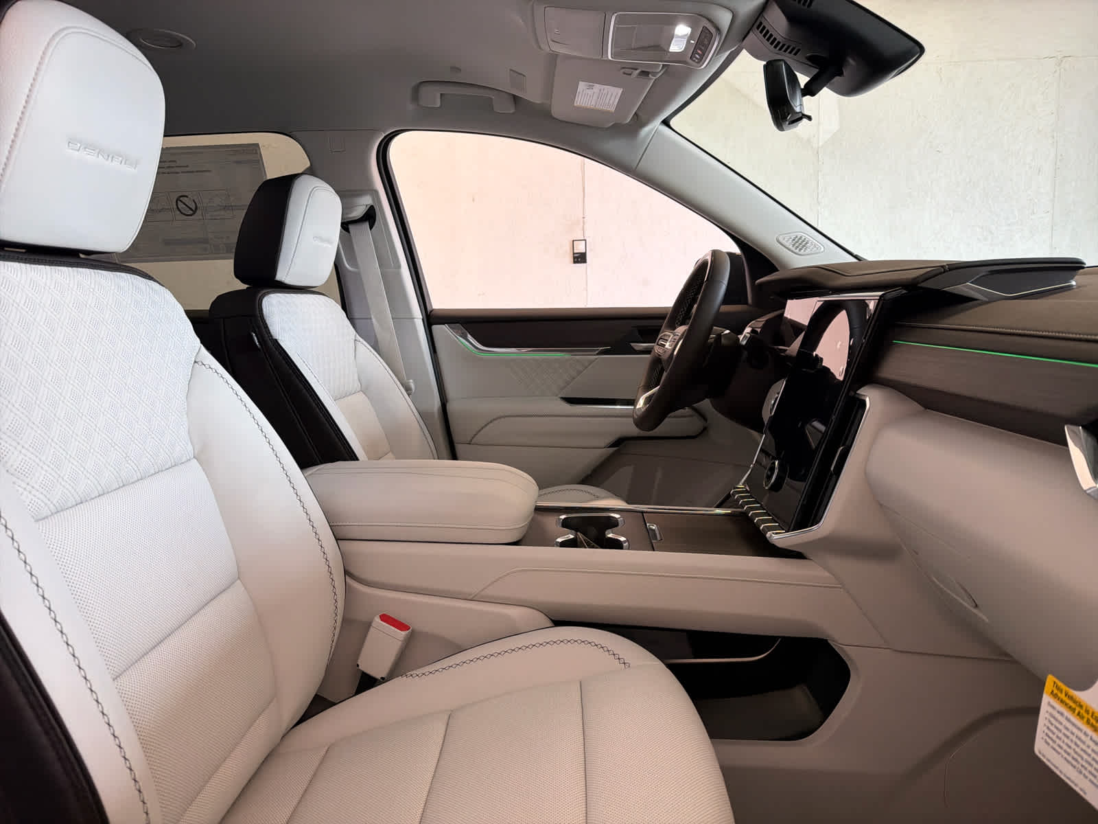 2026 GMC Acadia Denali - Photo 28