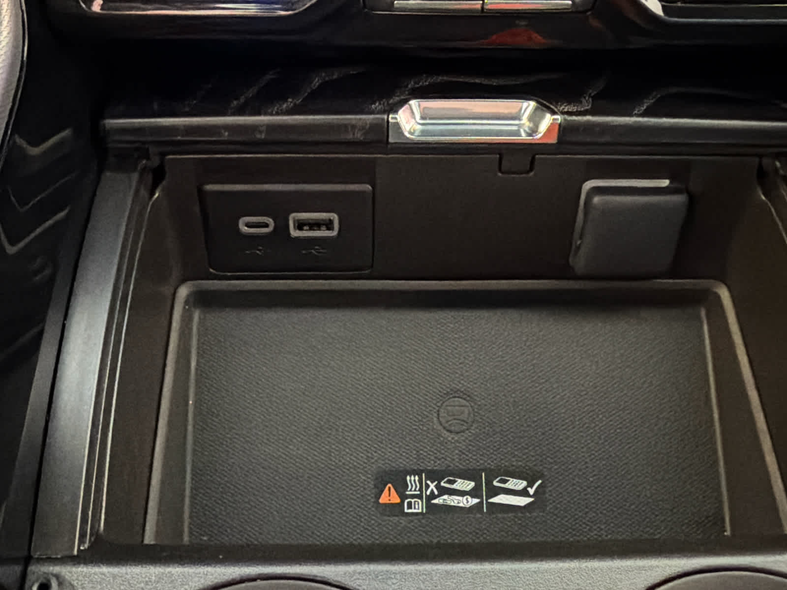 2024 GMC Yukon Denali - Photo 59