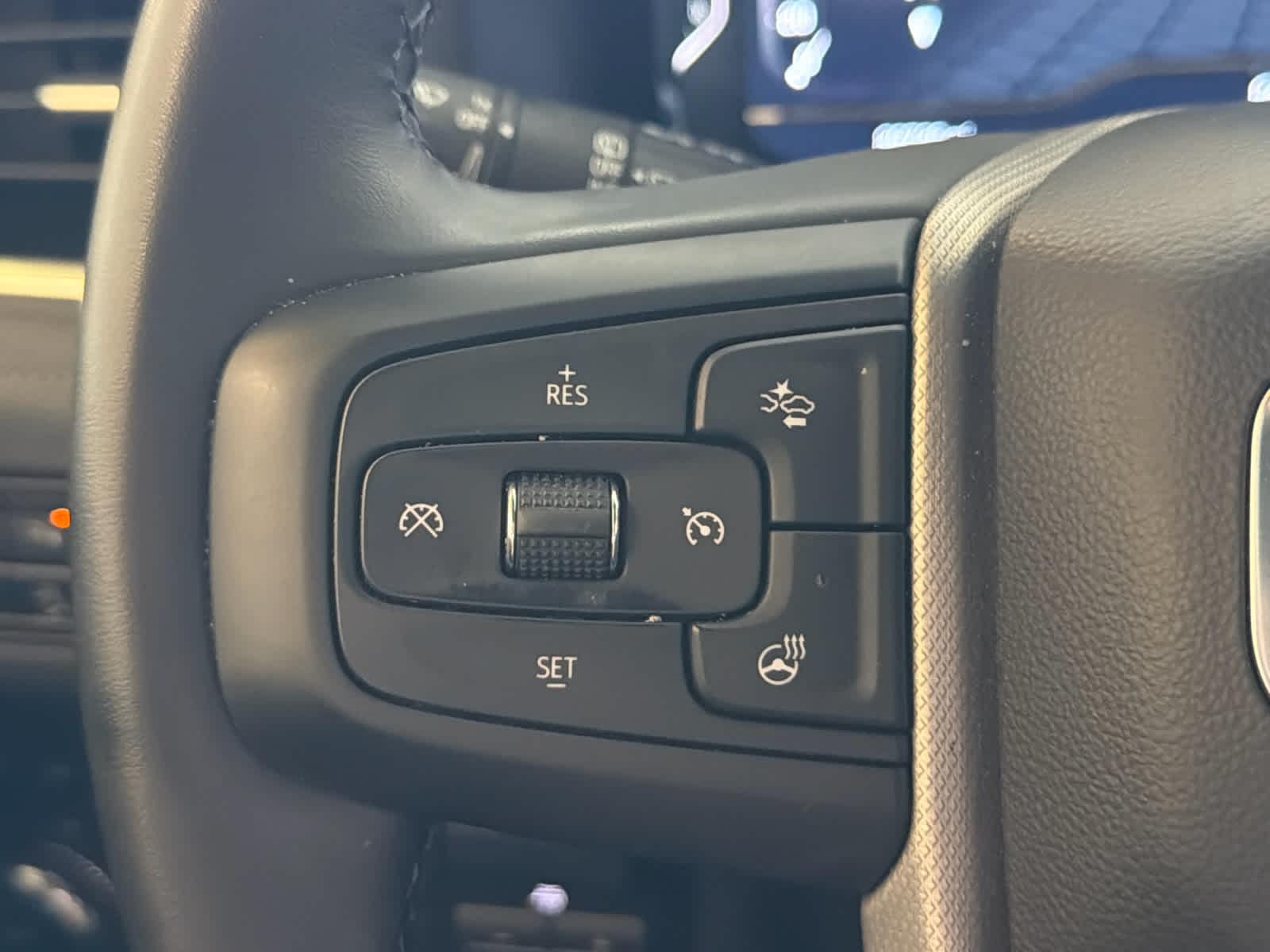 2024 GMC Yukon Denali - Photo 41