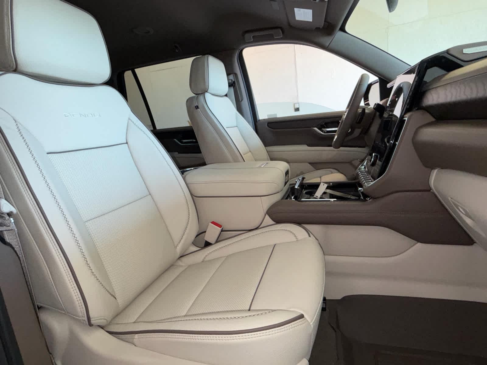 2026 GMC Yukon Denali - Photo 29