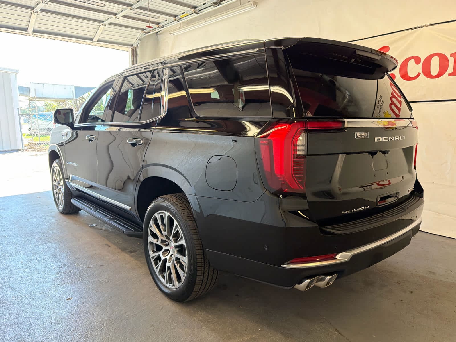 2026 GMC Yukon Denali - Photo 10