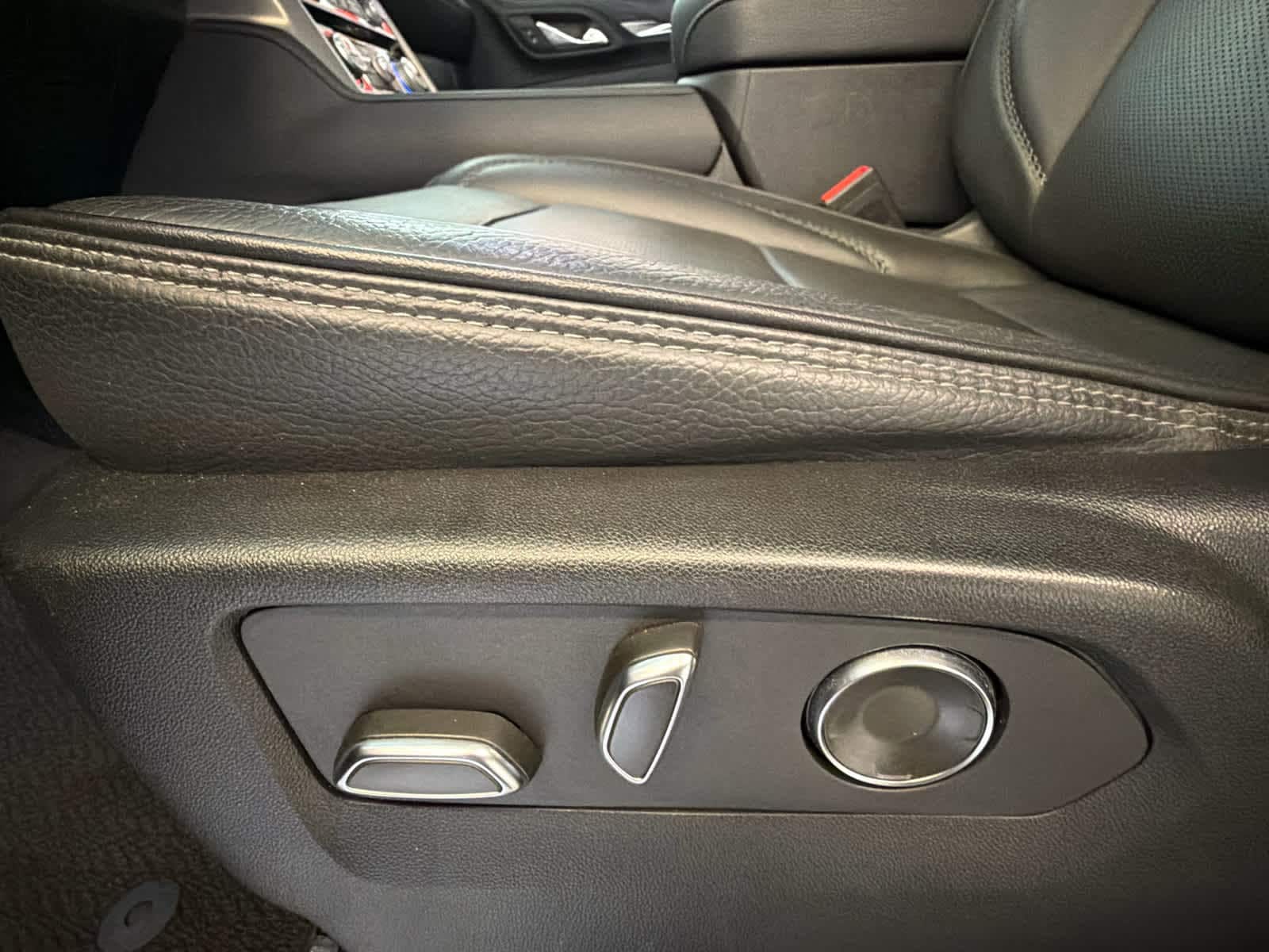 2024 GMC Yukon Denali - Photo 18