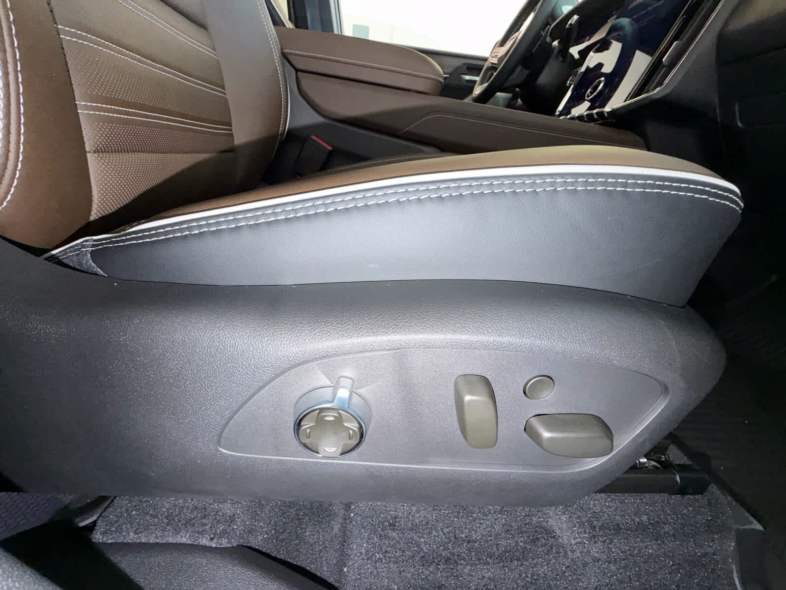 2027 GMC Acadia Denali Ultimate - Photo 29
