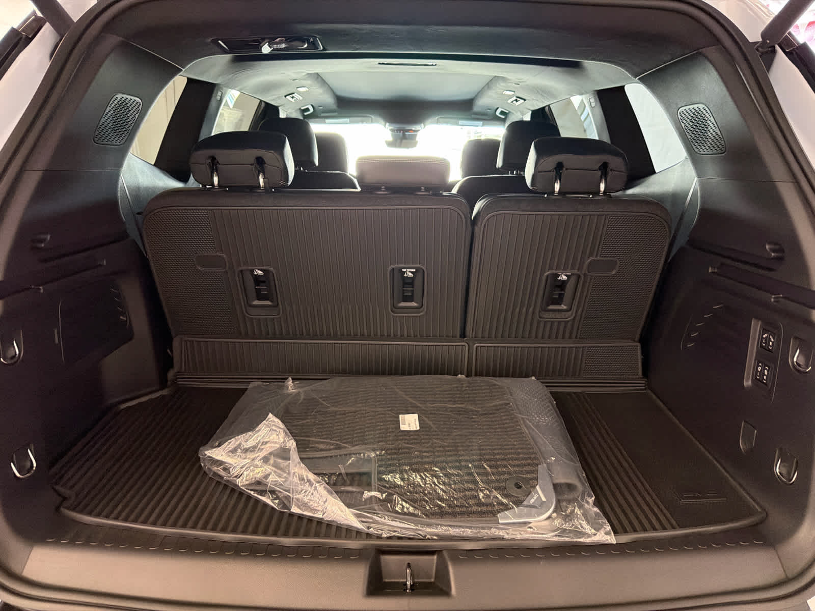 2027 GMC Acadia Denali Ultimate - Photo 7