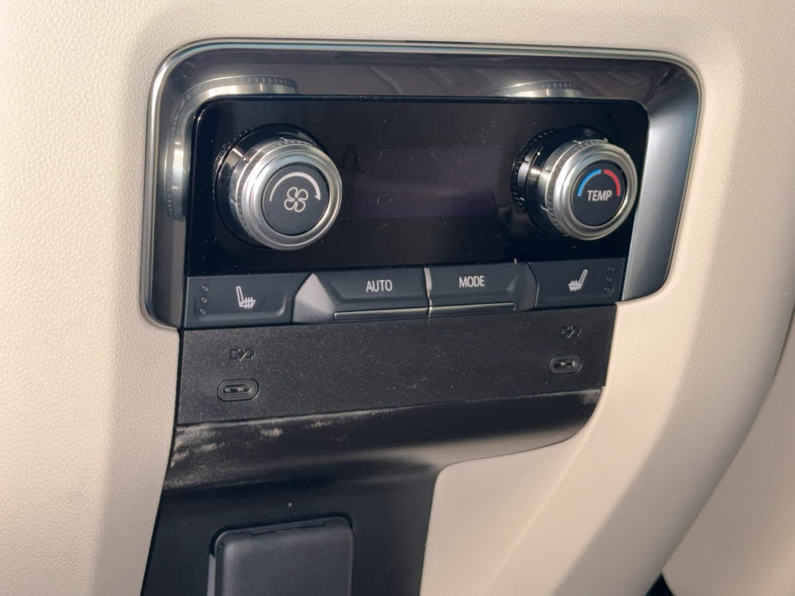 2026 GMC Yukon Denali - Photo 25