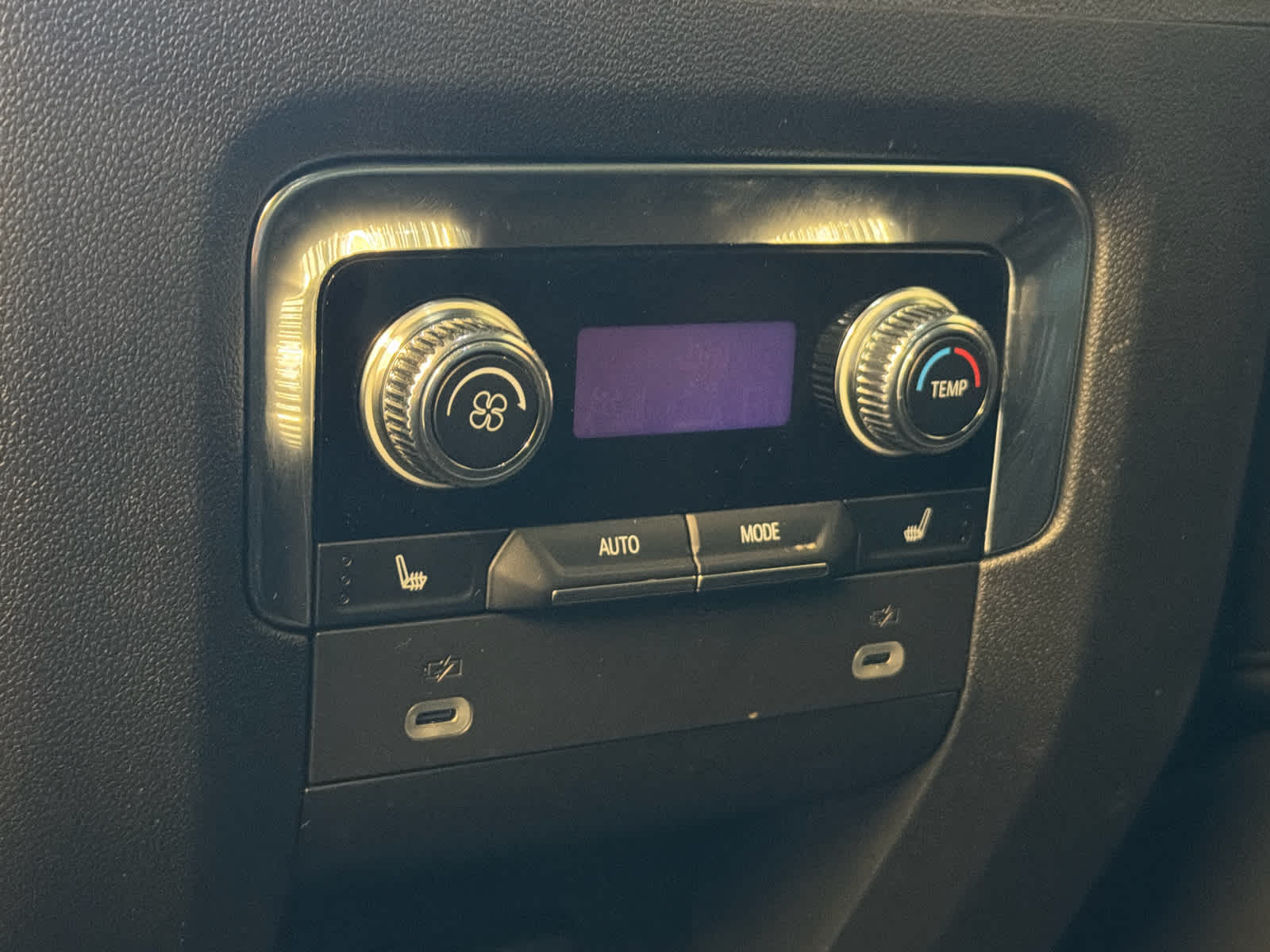 2024 GMC Yukon Denali - Photo 26