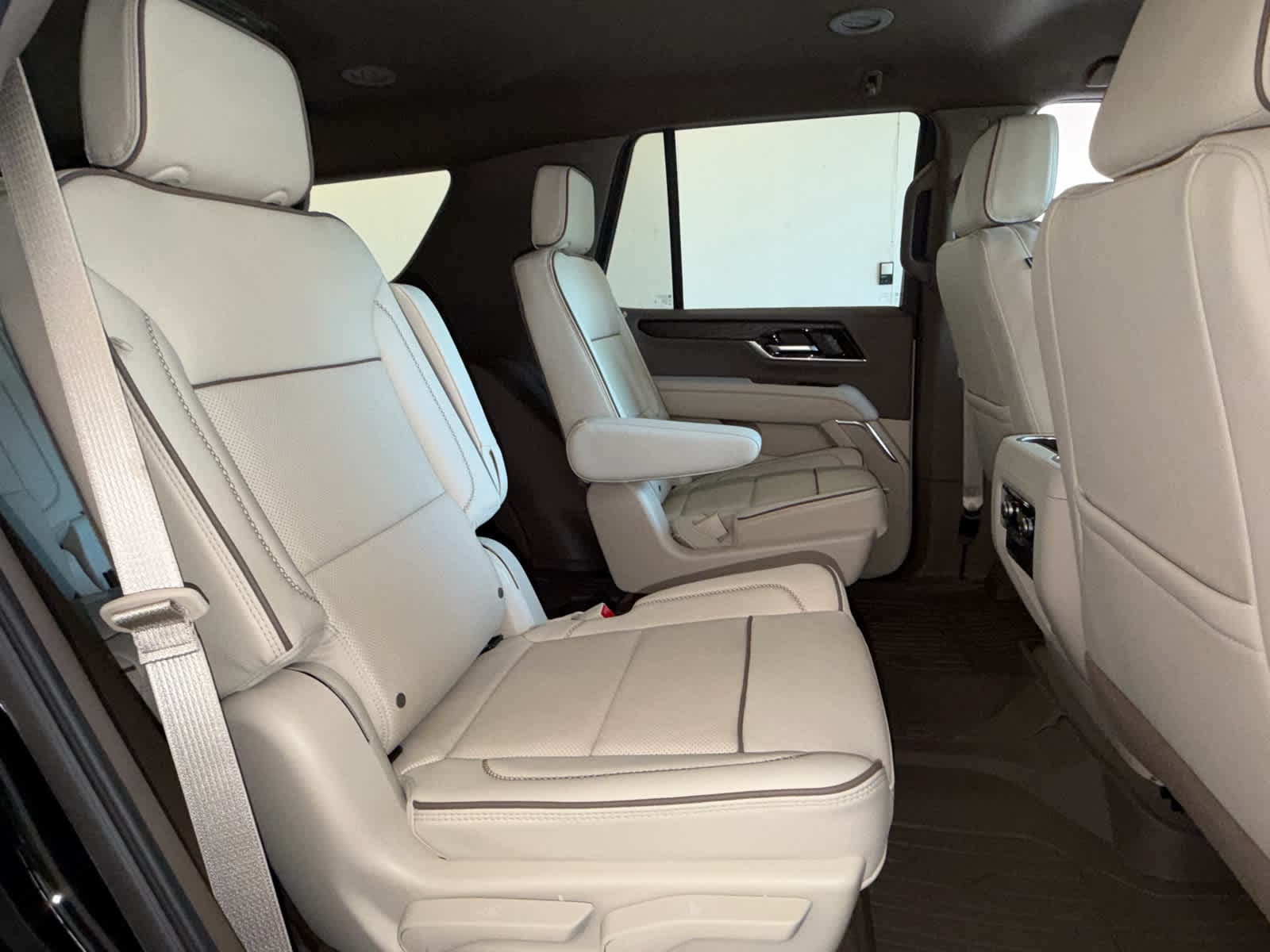 2026 GMC Yukon Denali - Photo 34
