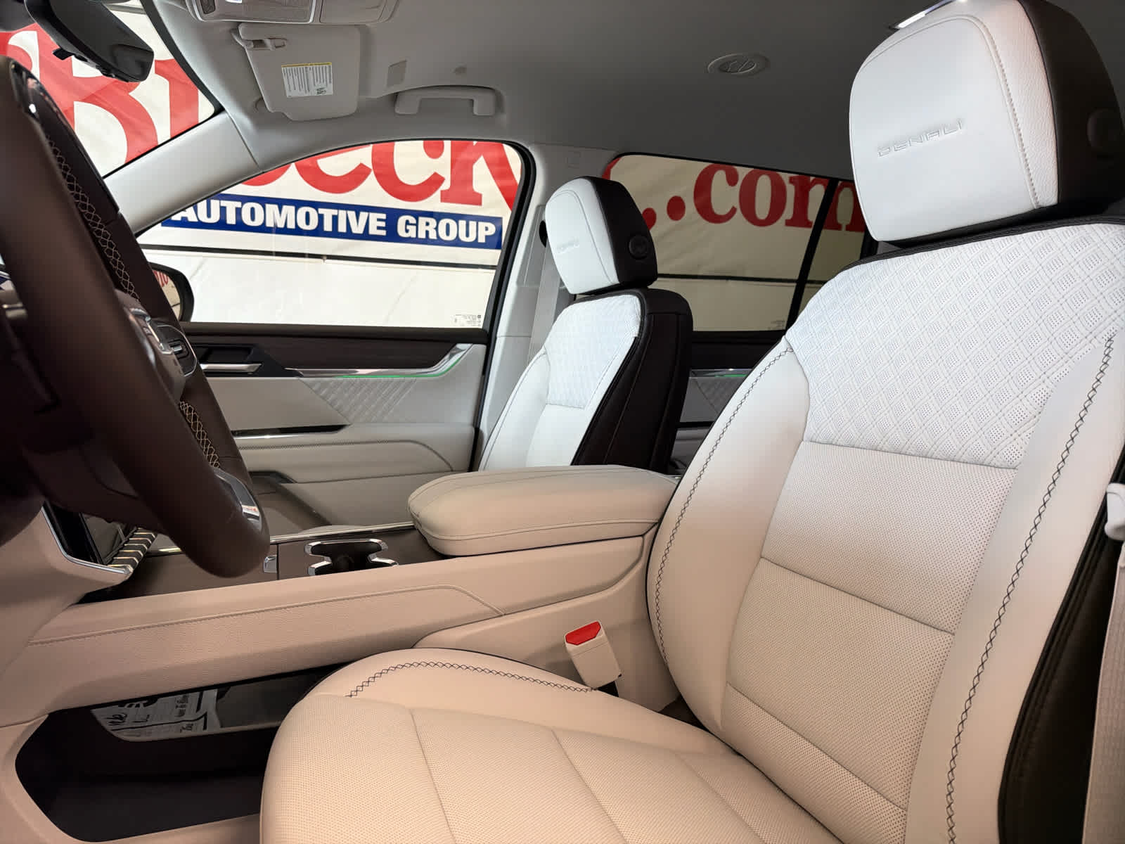 2026 GMC Acadia Denali - Photo 17