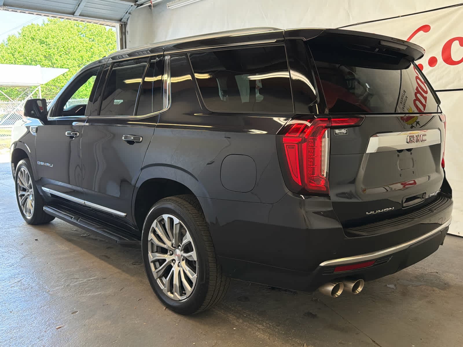 2024 GMC Yukon Denali - Photo 10