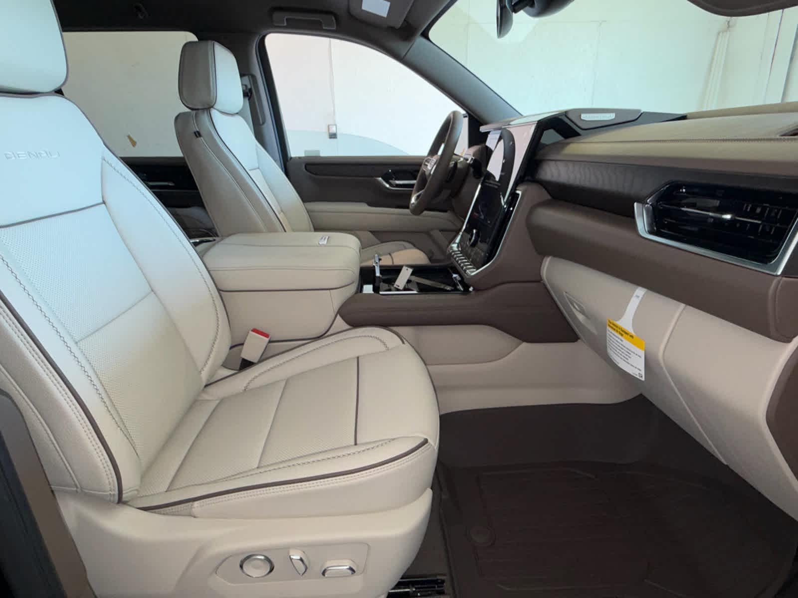 2026 GMC Yukon Denali - Photo 27
