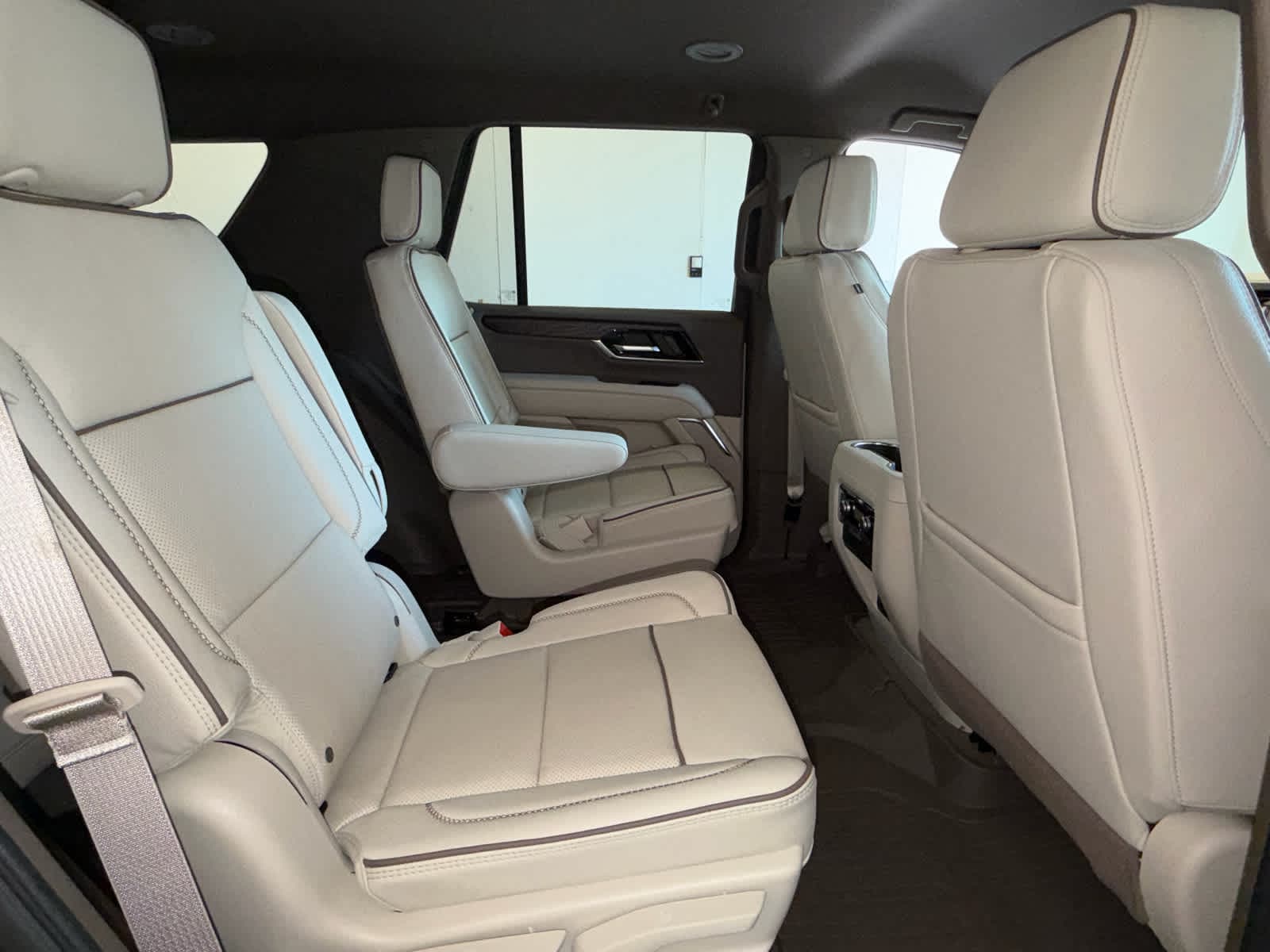 2026 GMC Yukon Denali - Photo 32