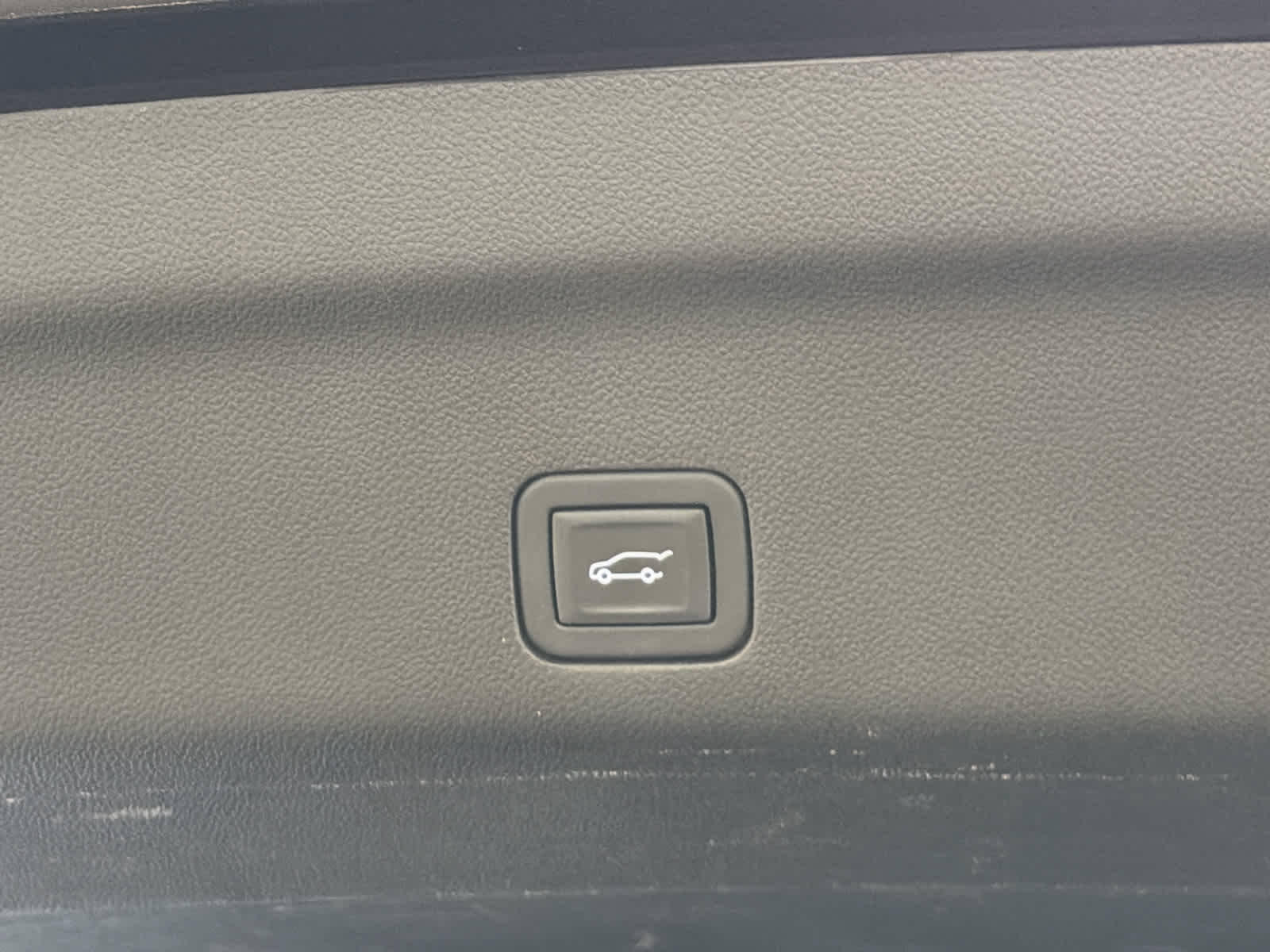 2024 GMC Yukon Denali - Photo 8