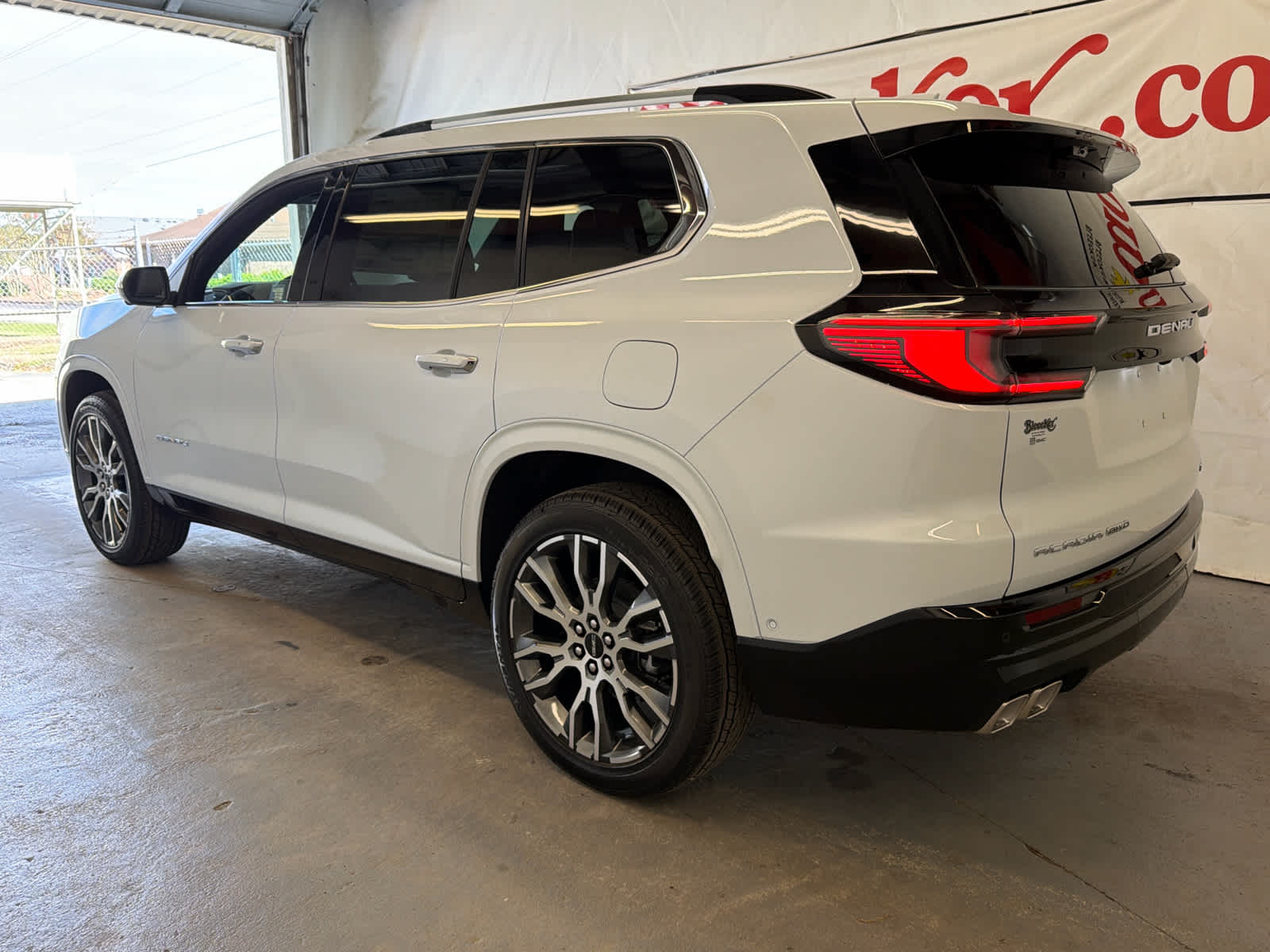 2027 GMC Acadia Denali Ultimate - Photo 10