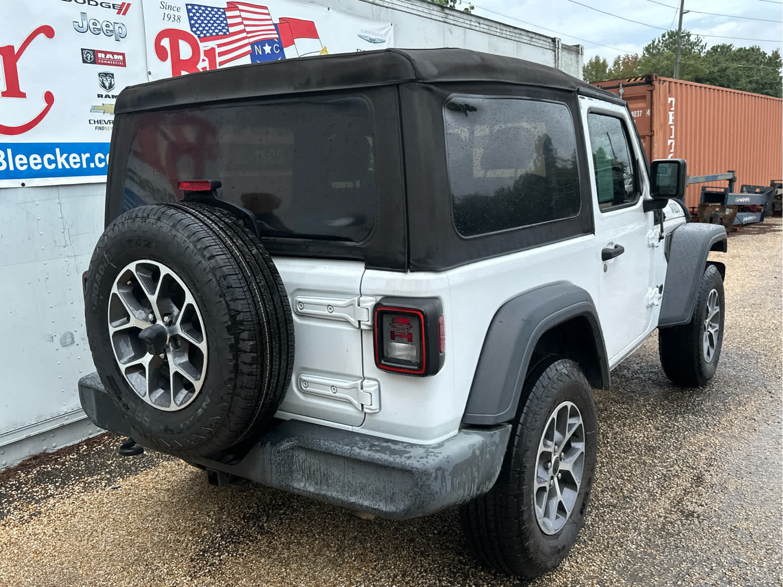 2021 Jeep Wrangler Willys photo 3