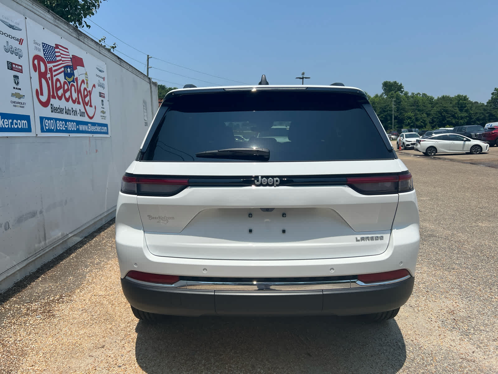 2025 Jeep Grand Cherokee Laredo photo 4