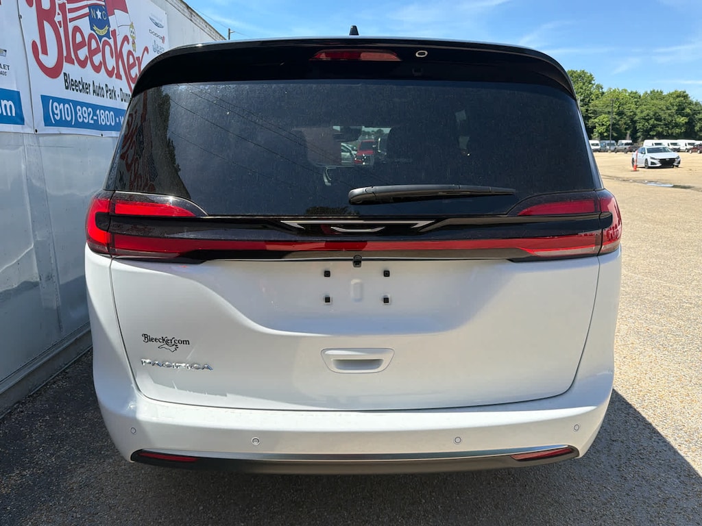 New 2027 Chrysler Pacifica Select Passenger Van