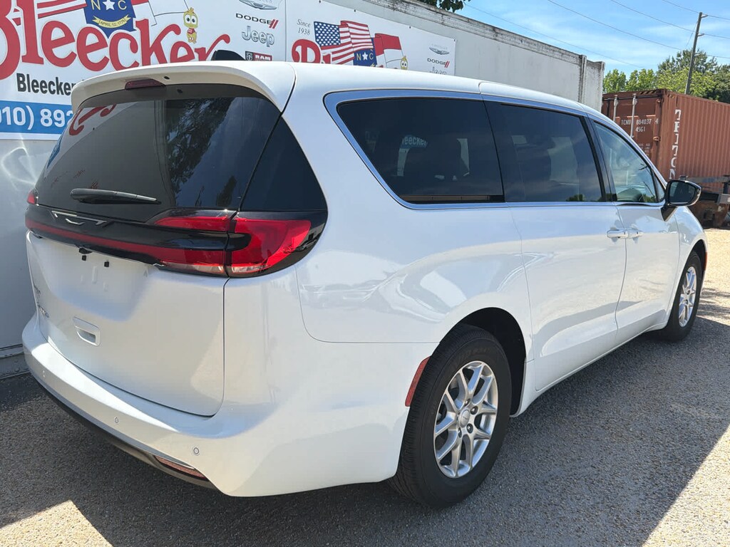 New 2027 Chrysler Pacifica Select Passenger Van