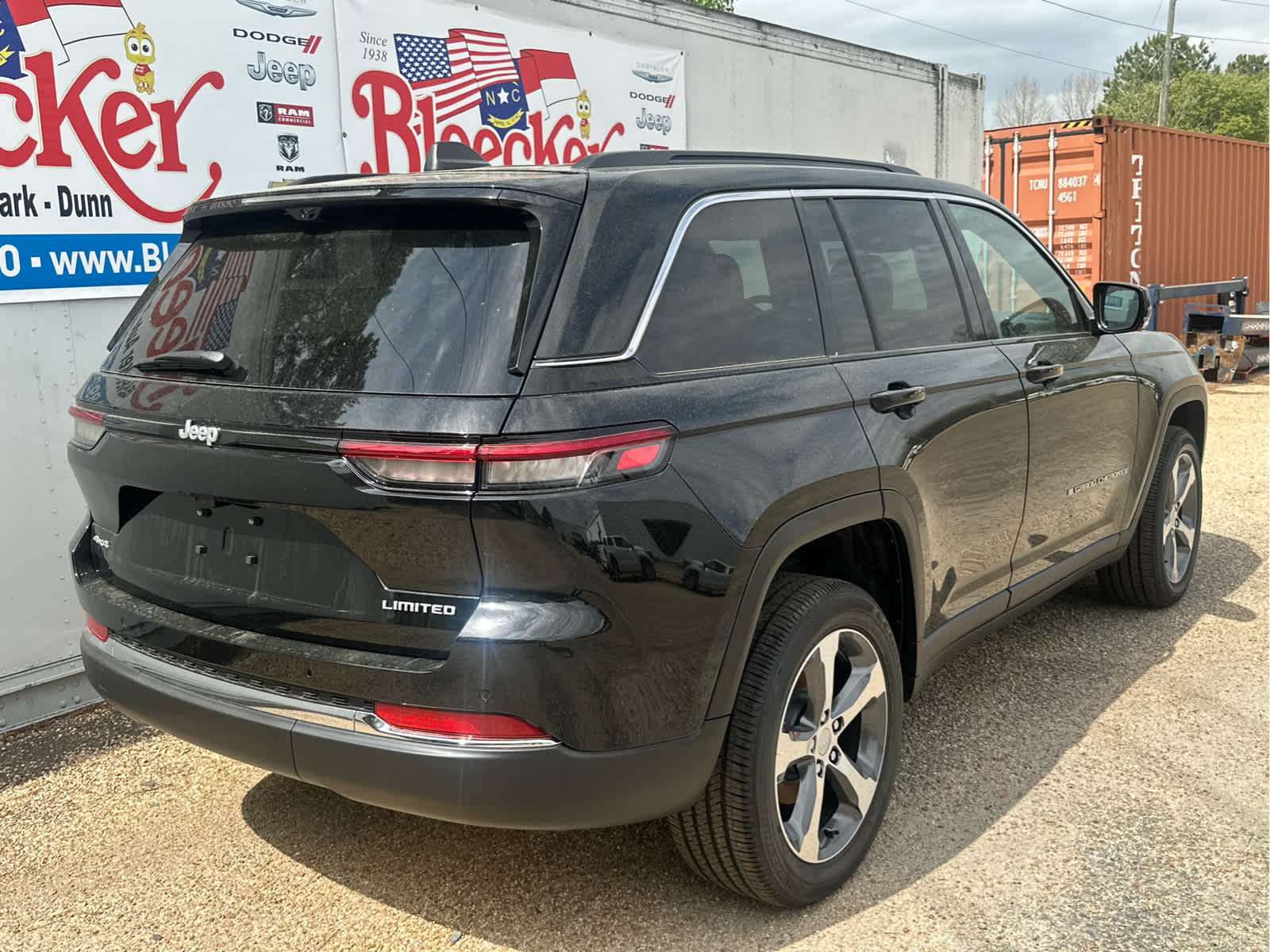 2025 Jeep Grand Cherokee Limited photo 3