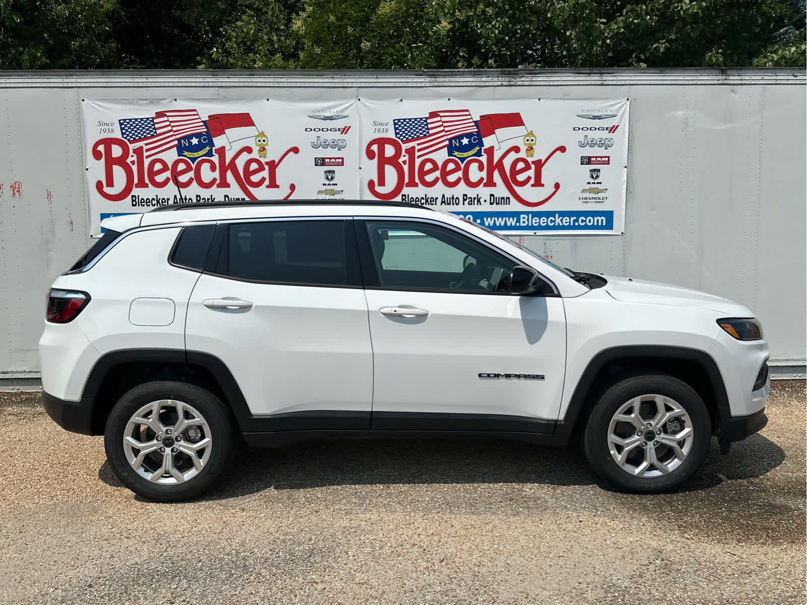 2025 Jeep Compass Latitude photo 3