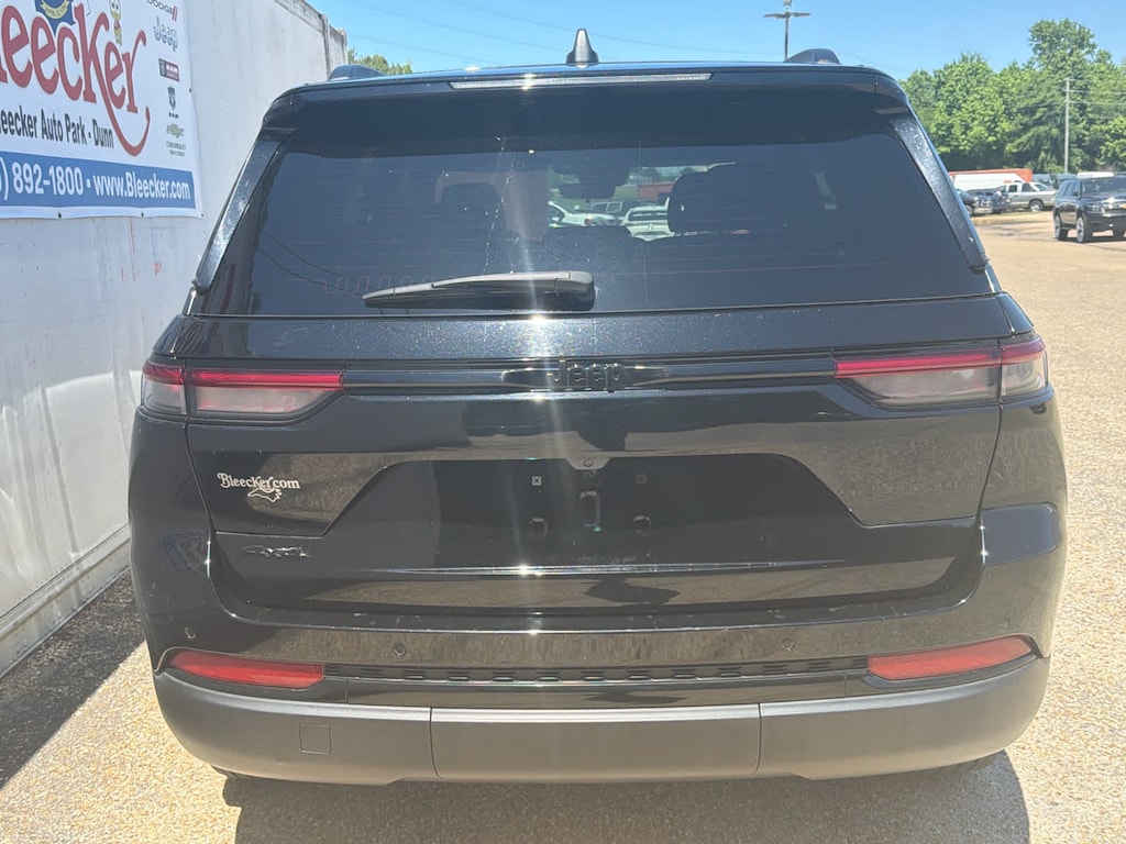 Used 2025 Jeep Grand Cherokee Altitude SUV
