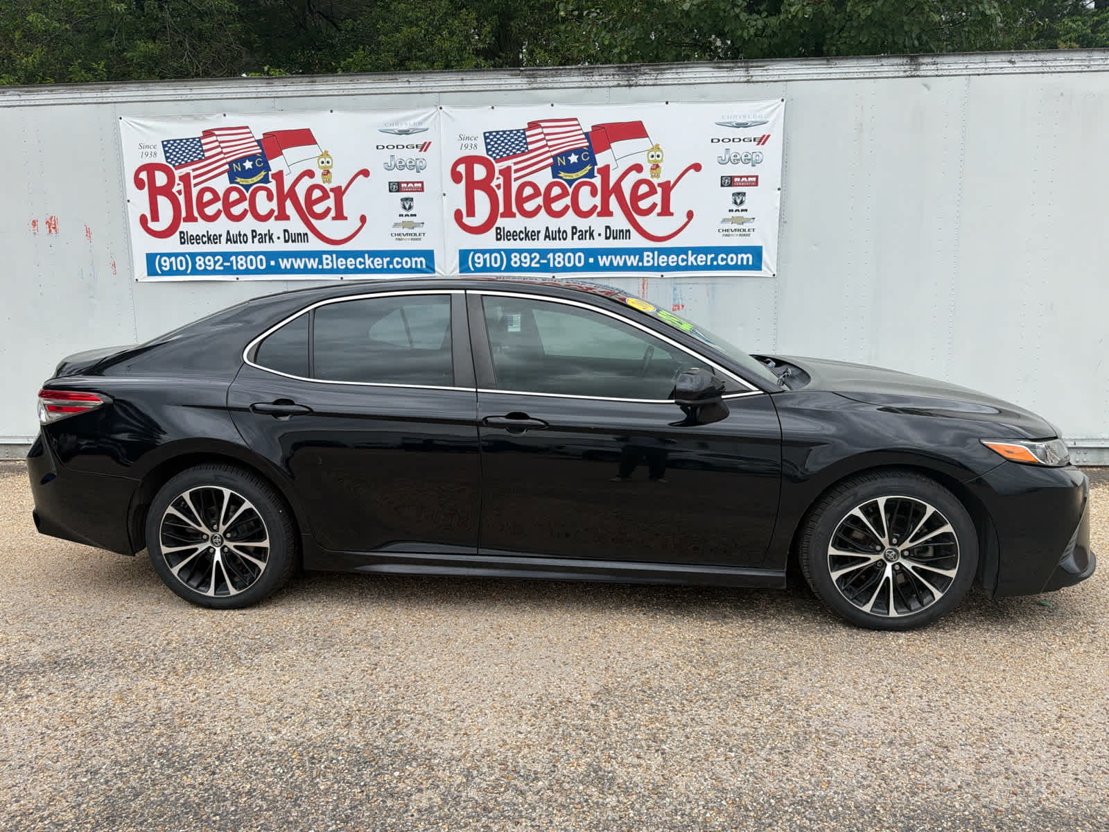 Used 2018 Toyota Camry SE with VIN 4T1B11HK8JU517733 for sale in Dunn, NC